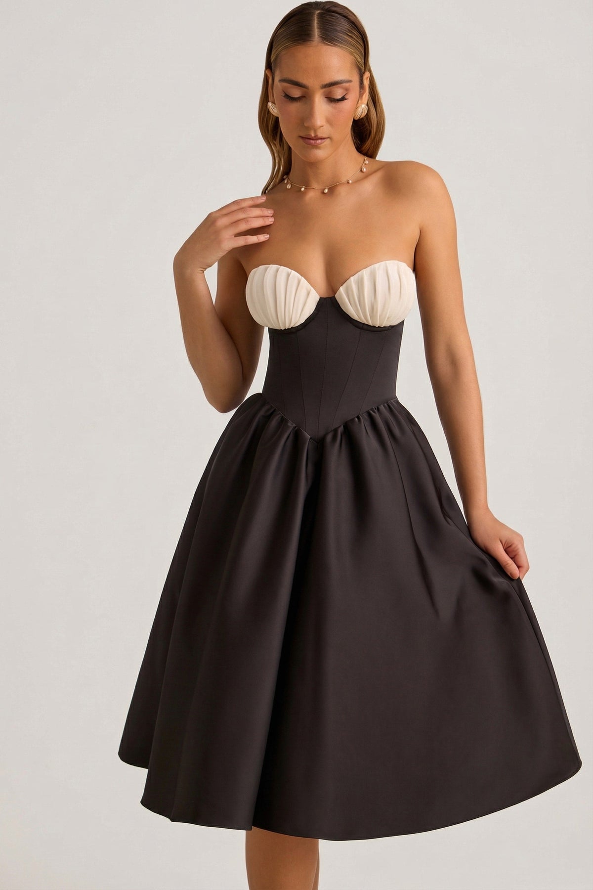 Chic Strapless Corset Midi Dress in Black