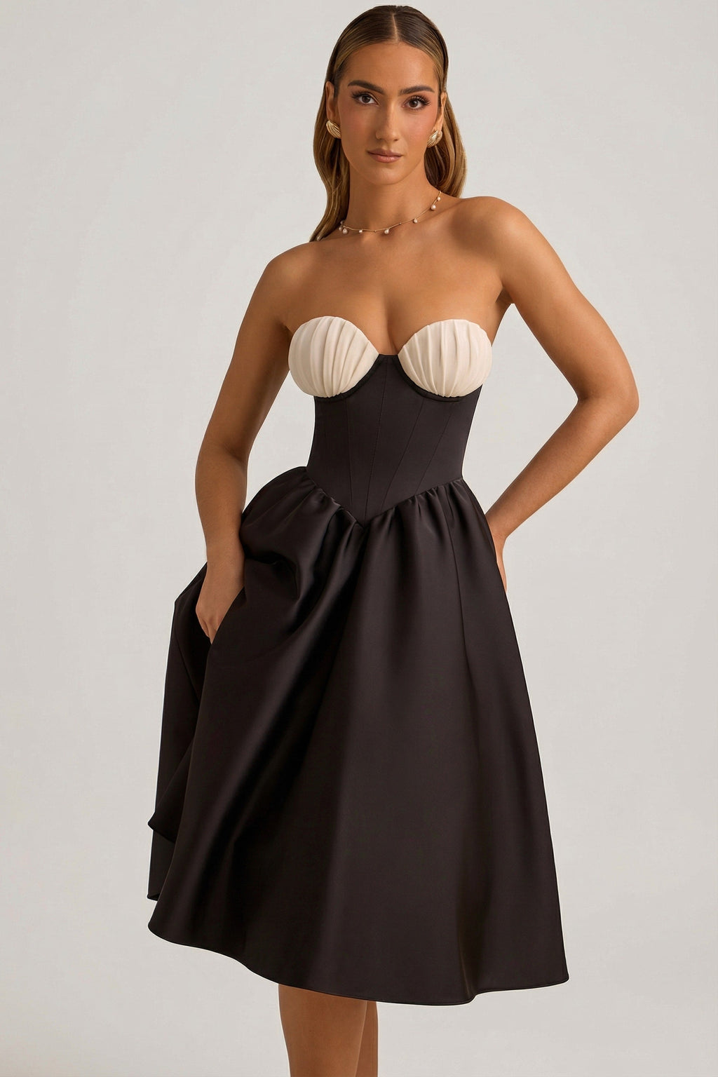 Chic Strapless Corset Midi Dress in Black