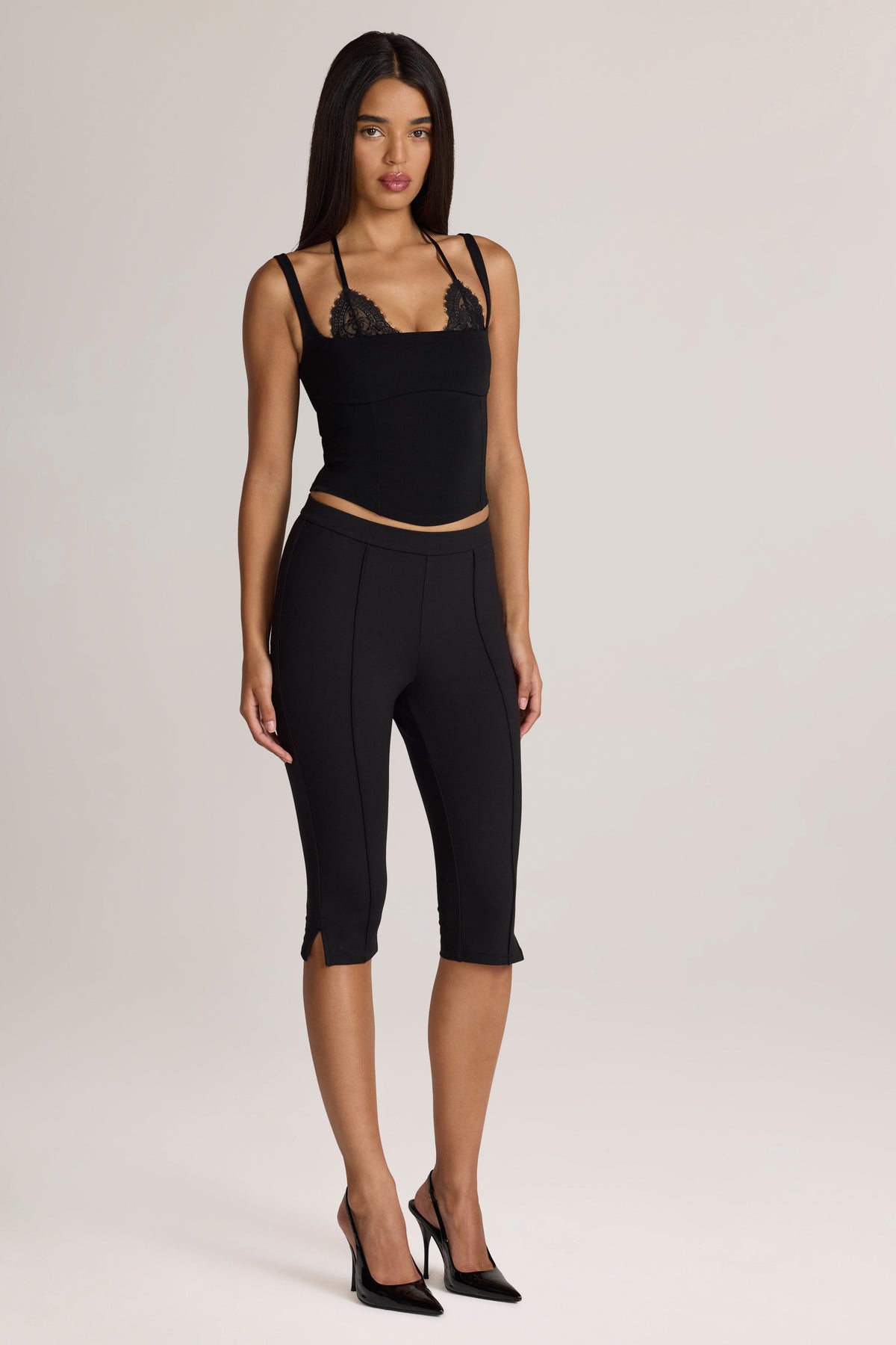 Chic Ponte Capri Leggings in Black