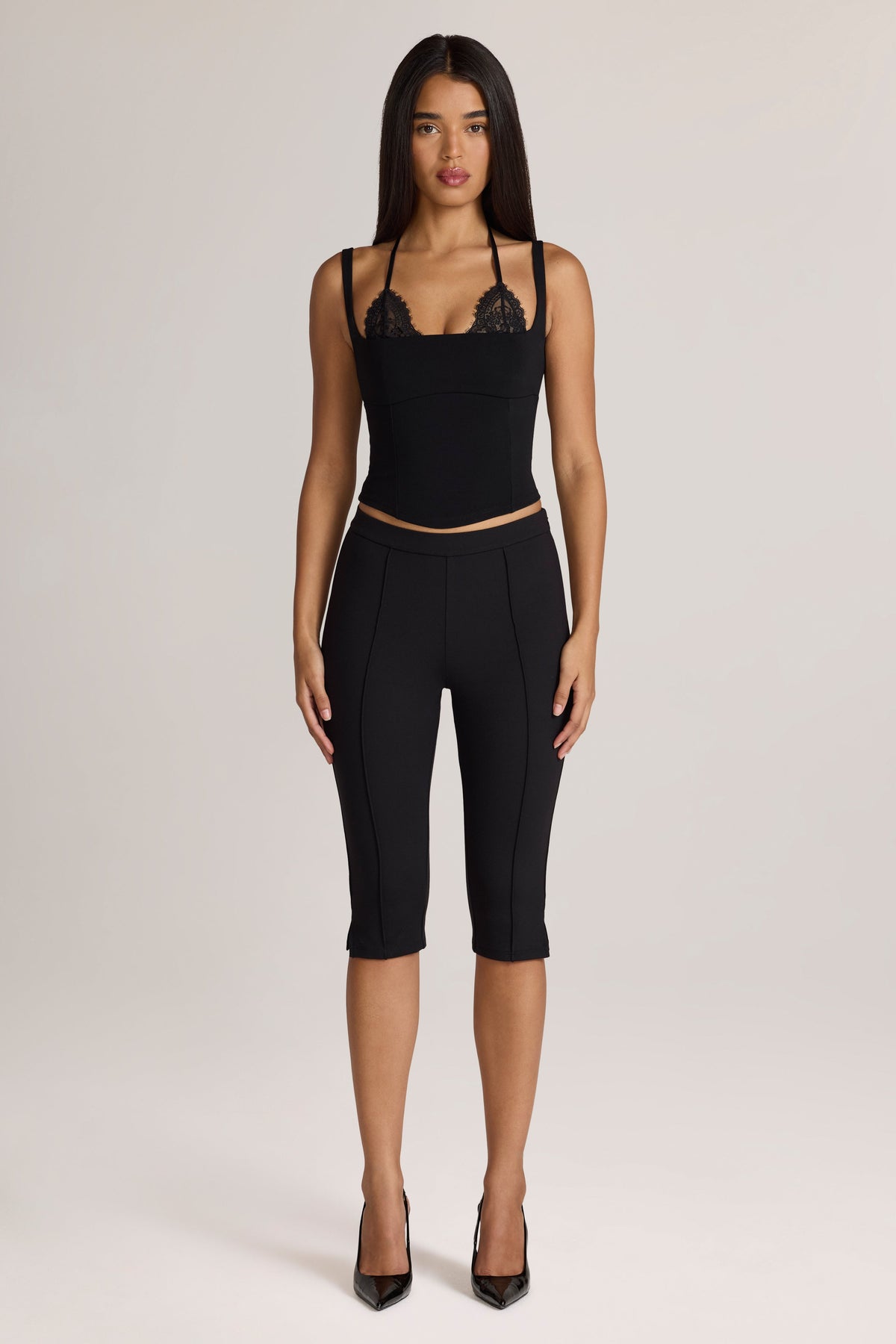 Chic Ponte Capri Leggings in Black
