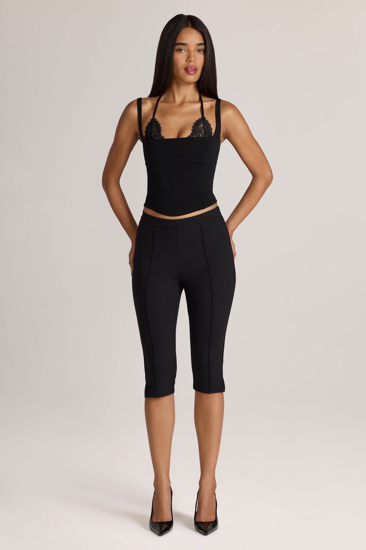 Chic Ponte Capri Leggings in Black