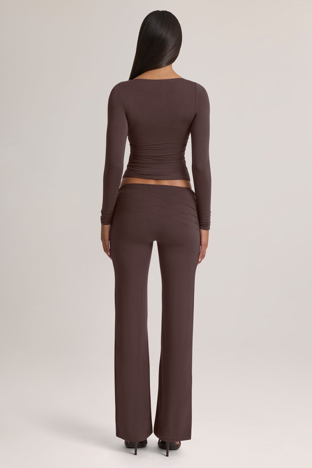 Chic Mid-Rise Straight-Leg Trousers in Chocolate Brown