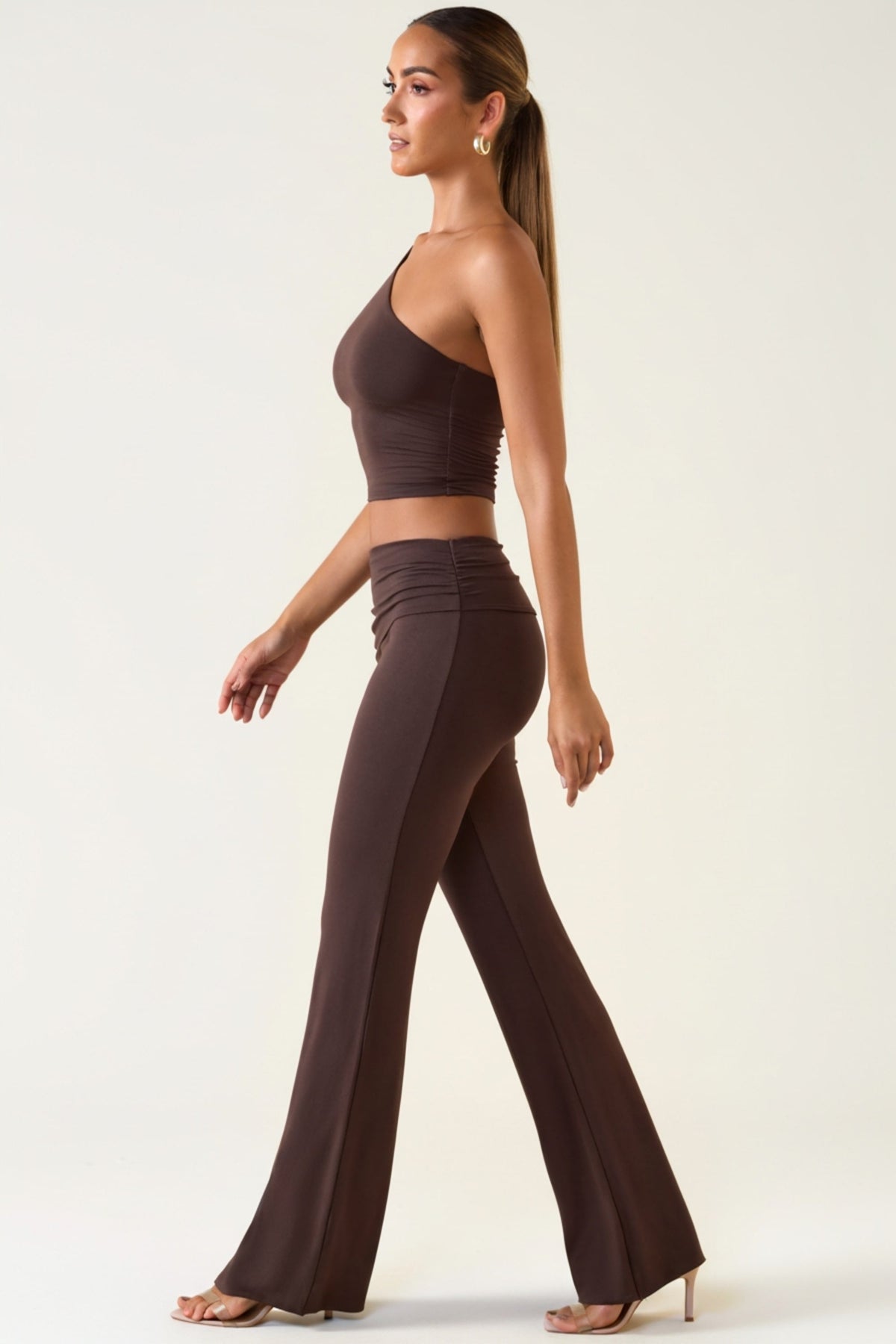 Chic Mid-Rise Straight-Leg Trousers in Chocolate Brown