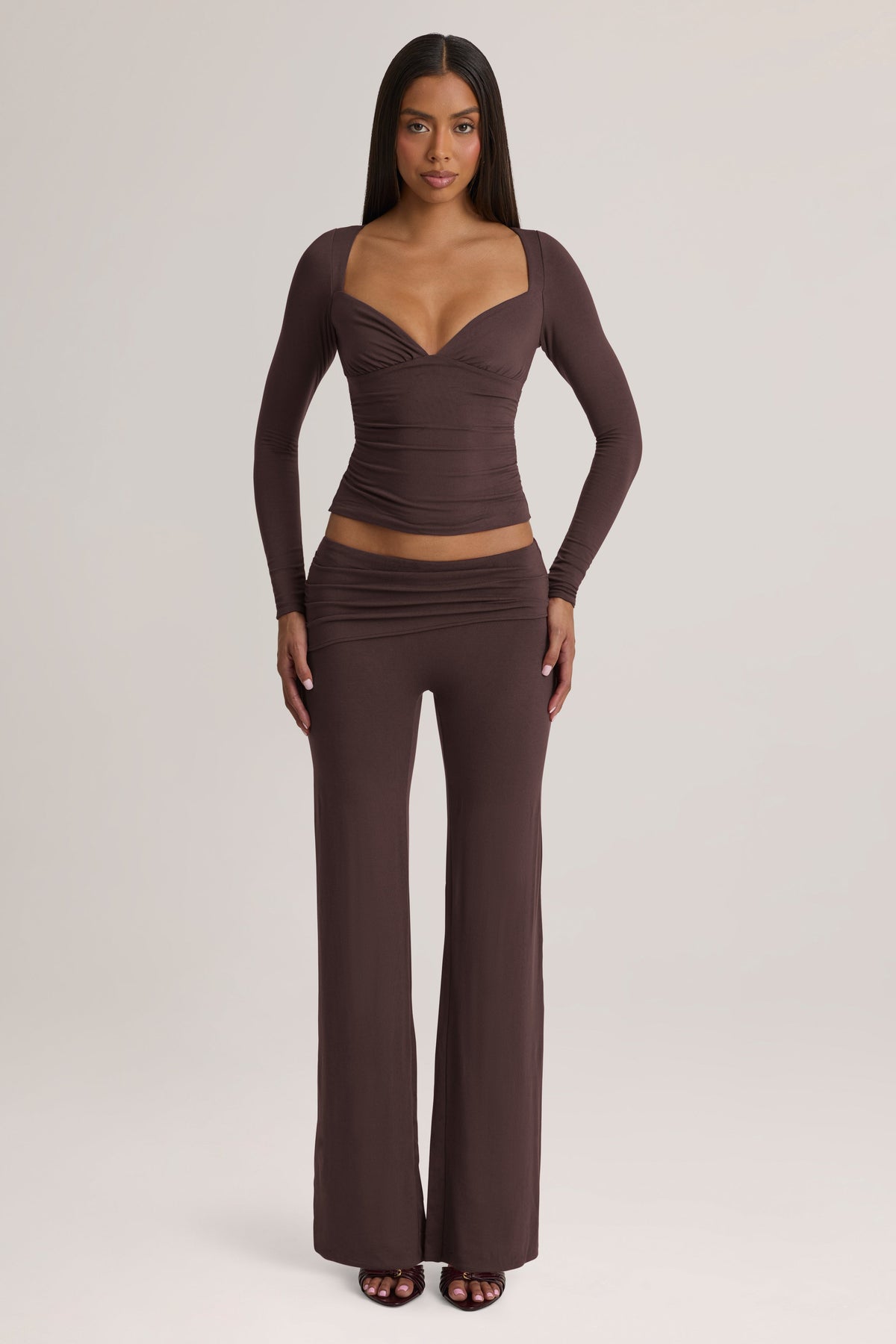 Chic Mid-Rise Straight-Leg Trousers in Chocolate Brown