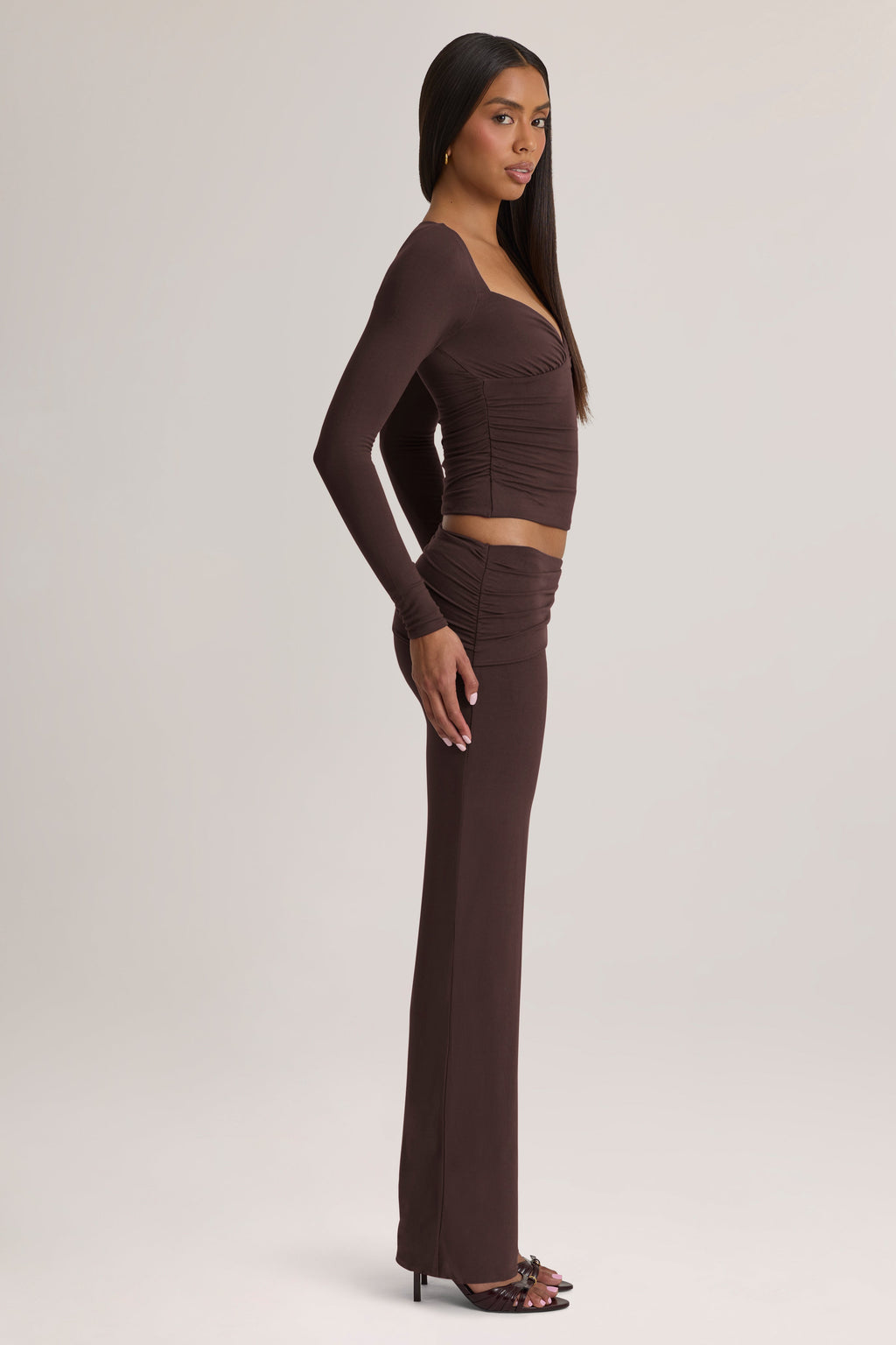 Chic Mid-Rise Straight-Leg Trousers in Chocolate Brown