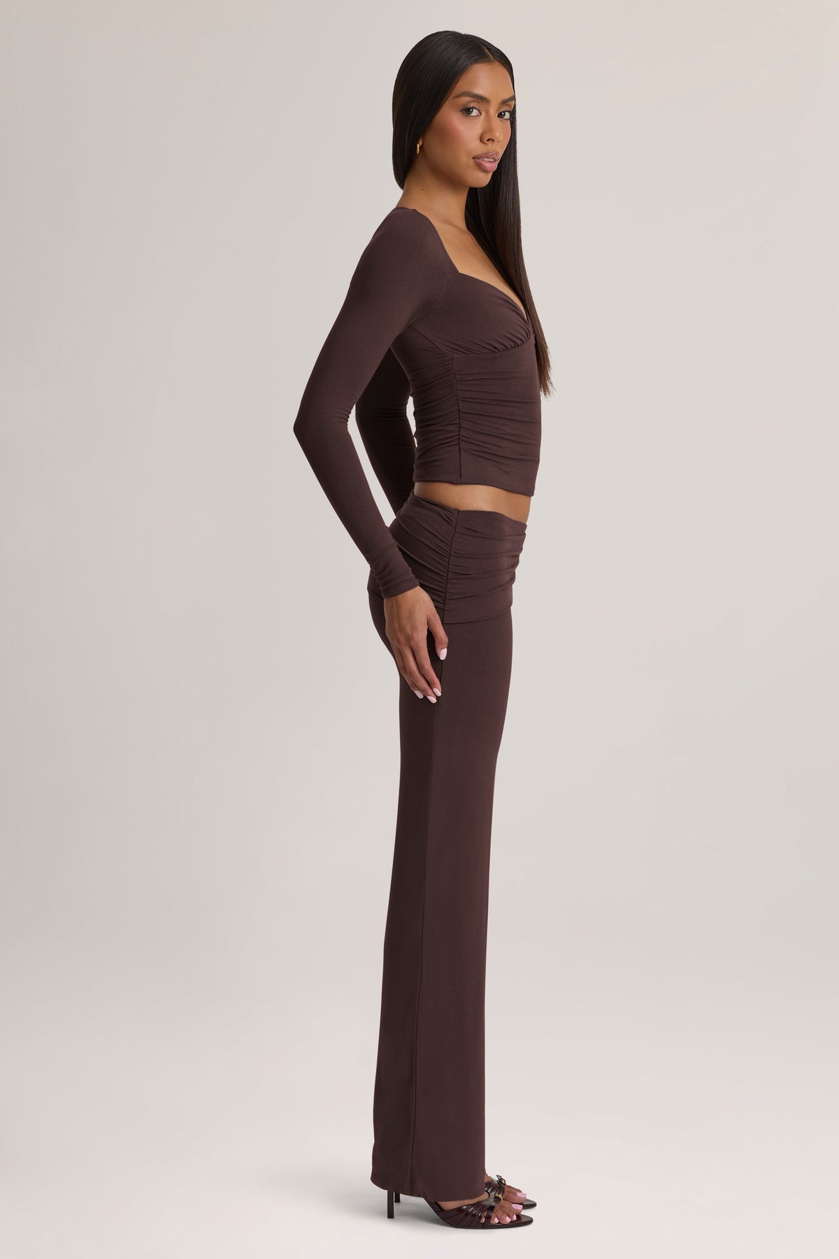Chic Mid-Rise Straight-Leg Trousers in Chocolate Brown