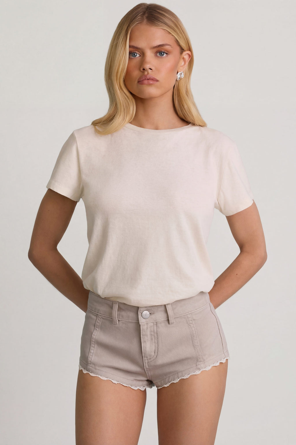 Chic Low-Rise Hot Pants in Ecru