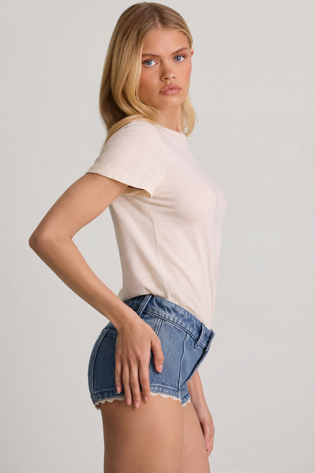 Chic Low-Rise Hot Pants in Mid-Blue