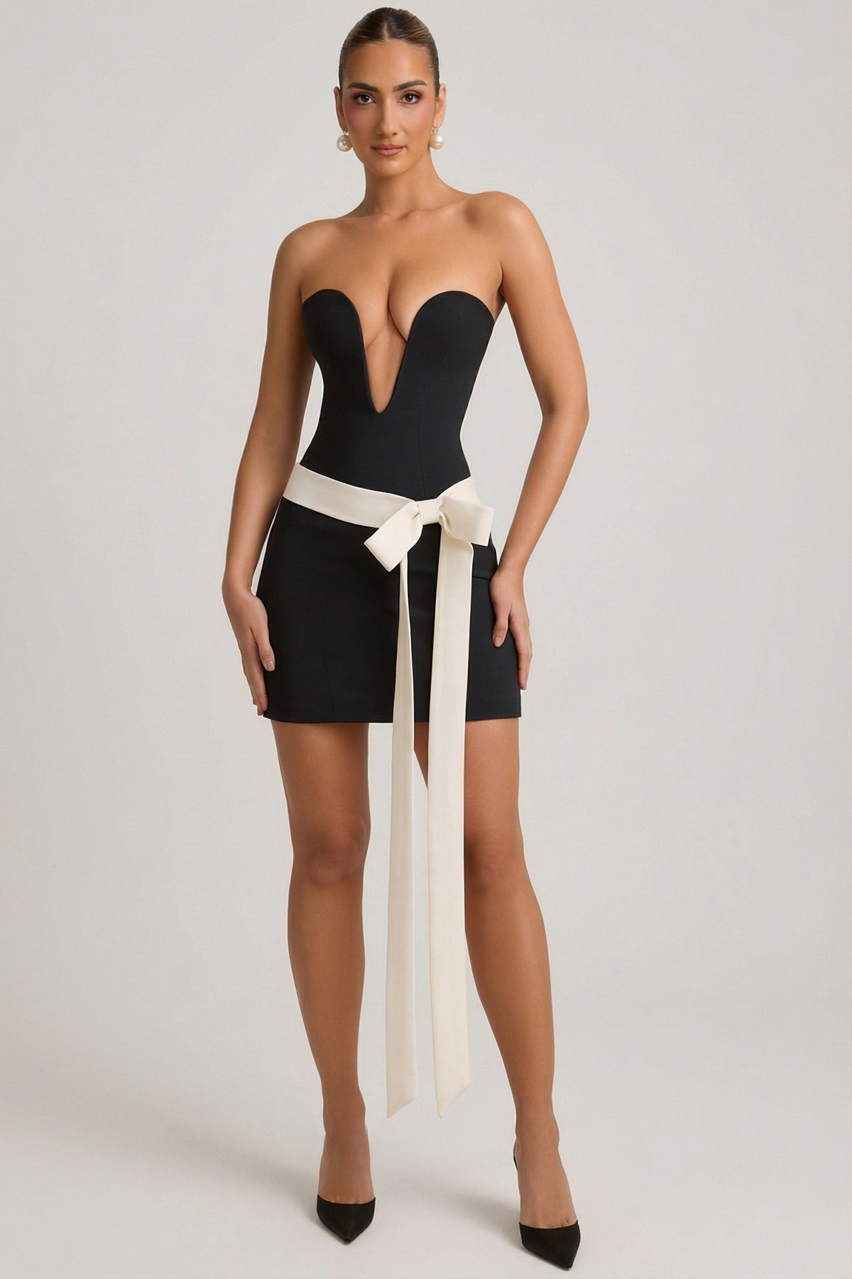 Chic Strapless Bow-Detail A-Line Mini Dress in Black