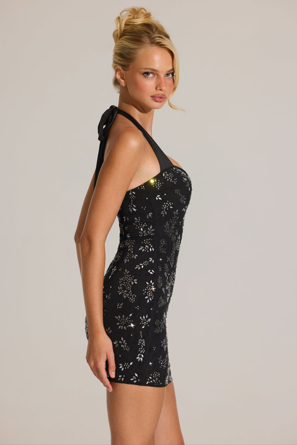 Chic Embellished Sweetheart-Neck Mini Dress in Black