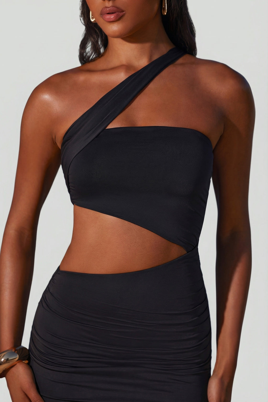 Chic Asymmetric Neckline Ruched Cut Out Maxi Dress in Black