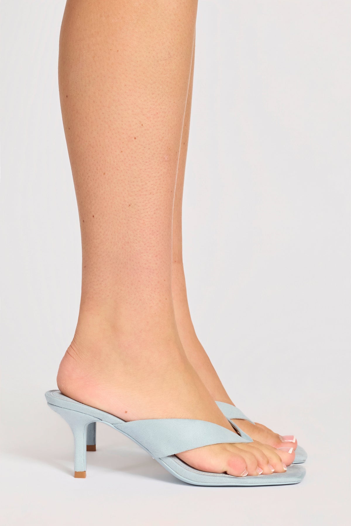 Chic Heeled Thong Sandals in Arctic Blue