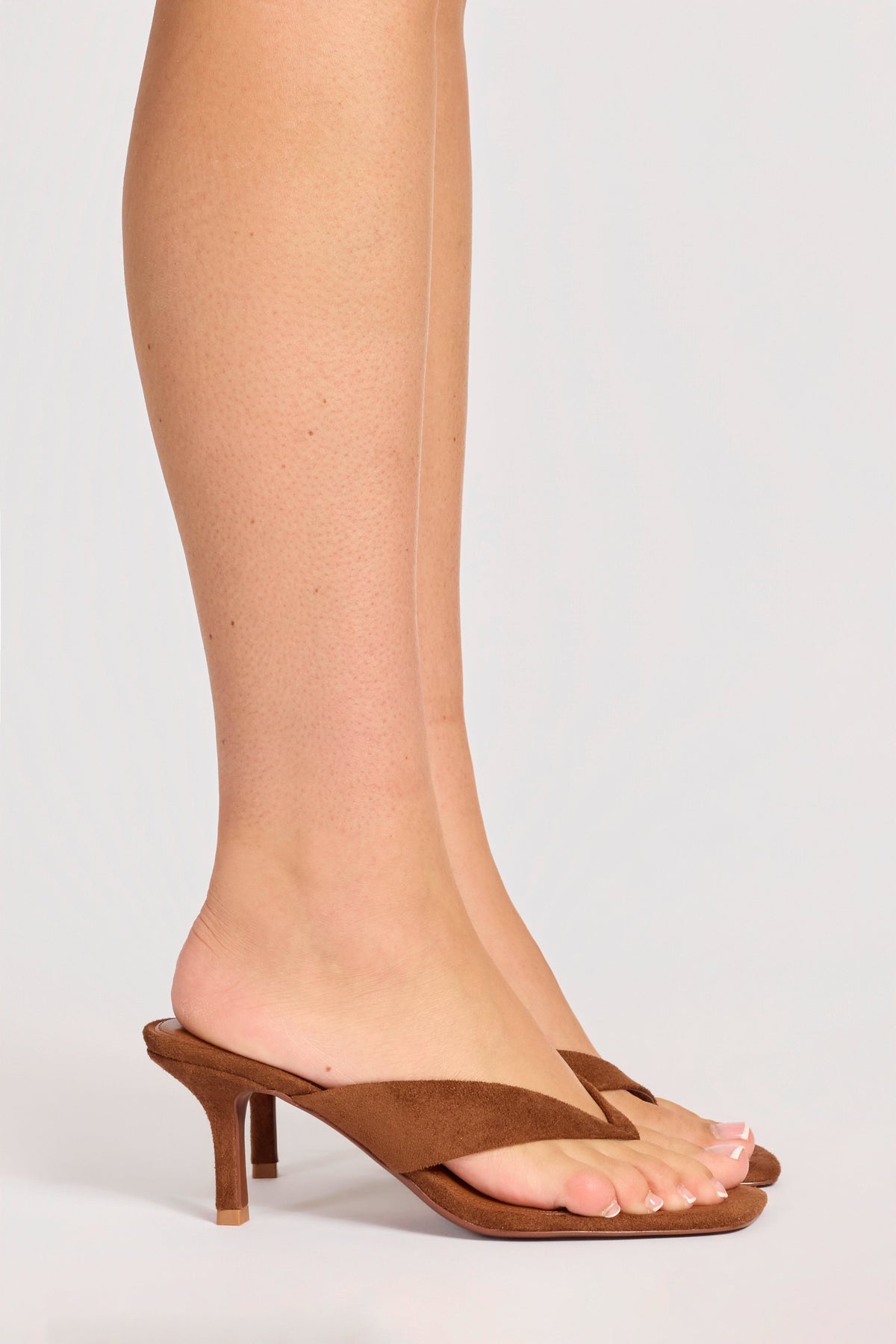 Chic Heeled Thong Sandals in Cocoa Brown