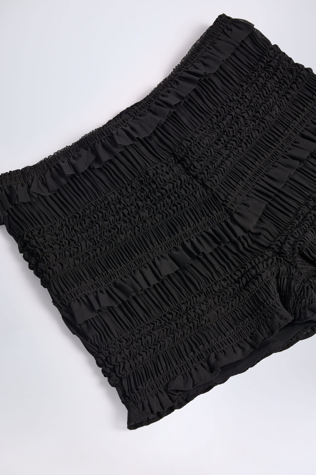 Chic Ruffled Mid-Rise Shorts in Black