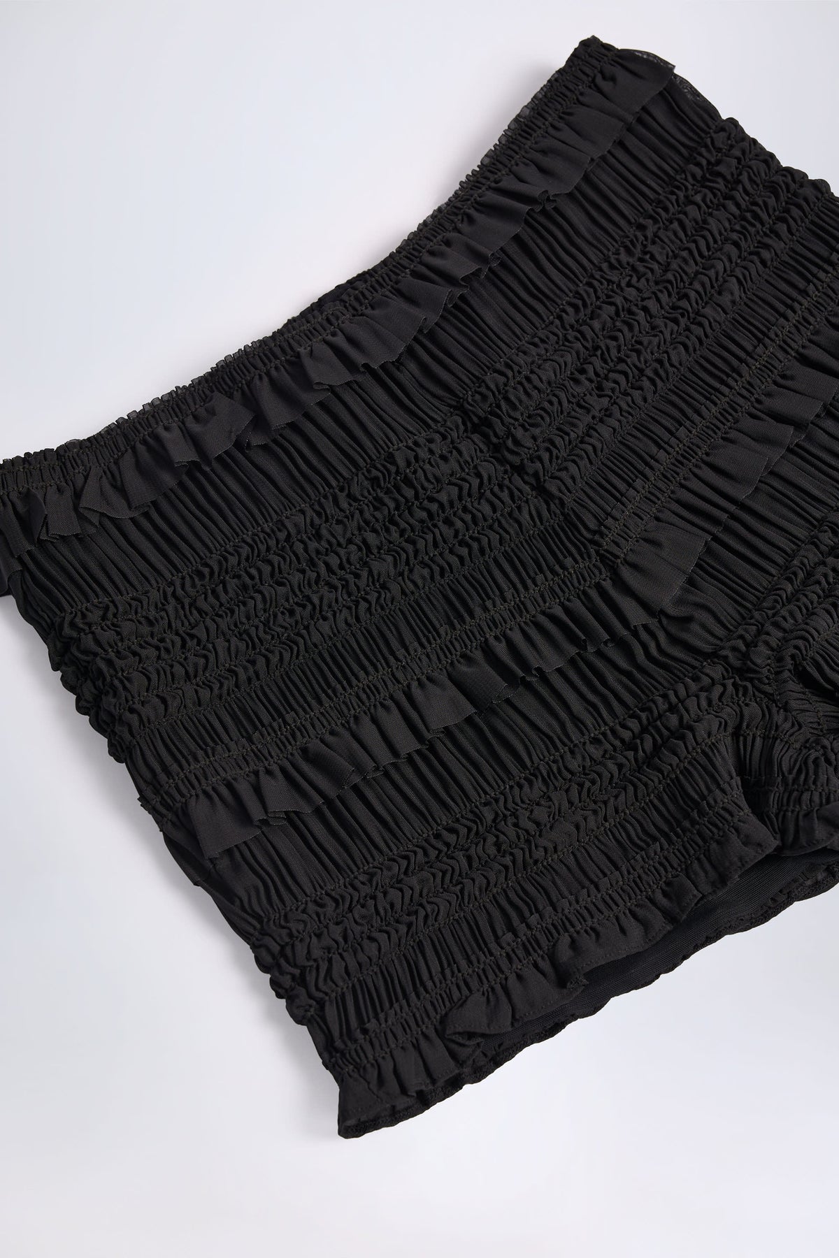 Chic Ruffled Mid-Rise Shorts in Black