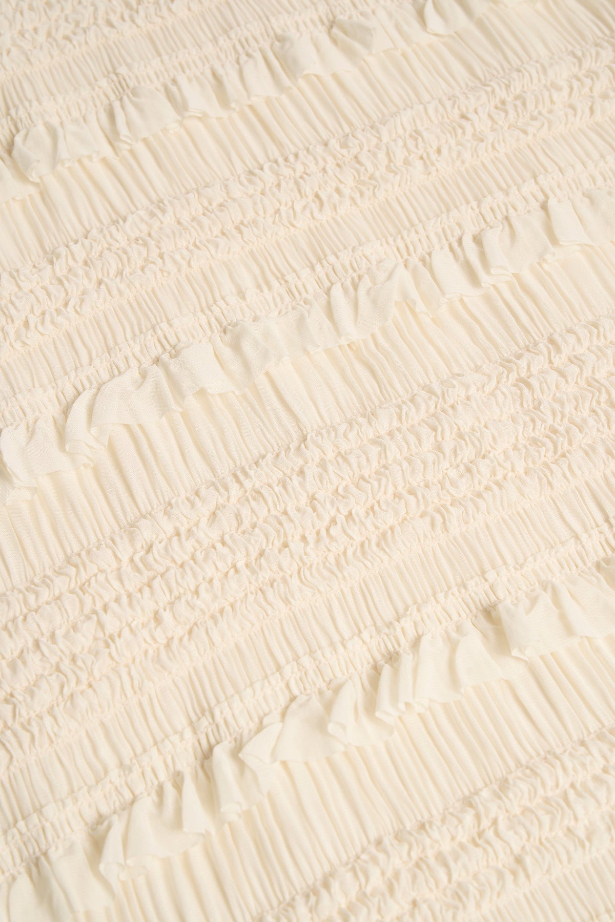 Chic Ruffled Mid-Rise Shorts in Ivory