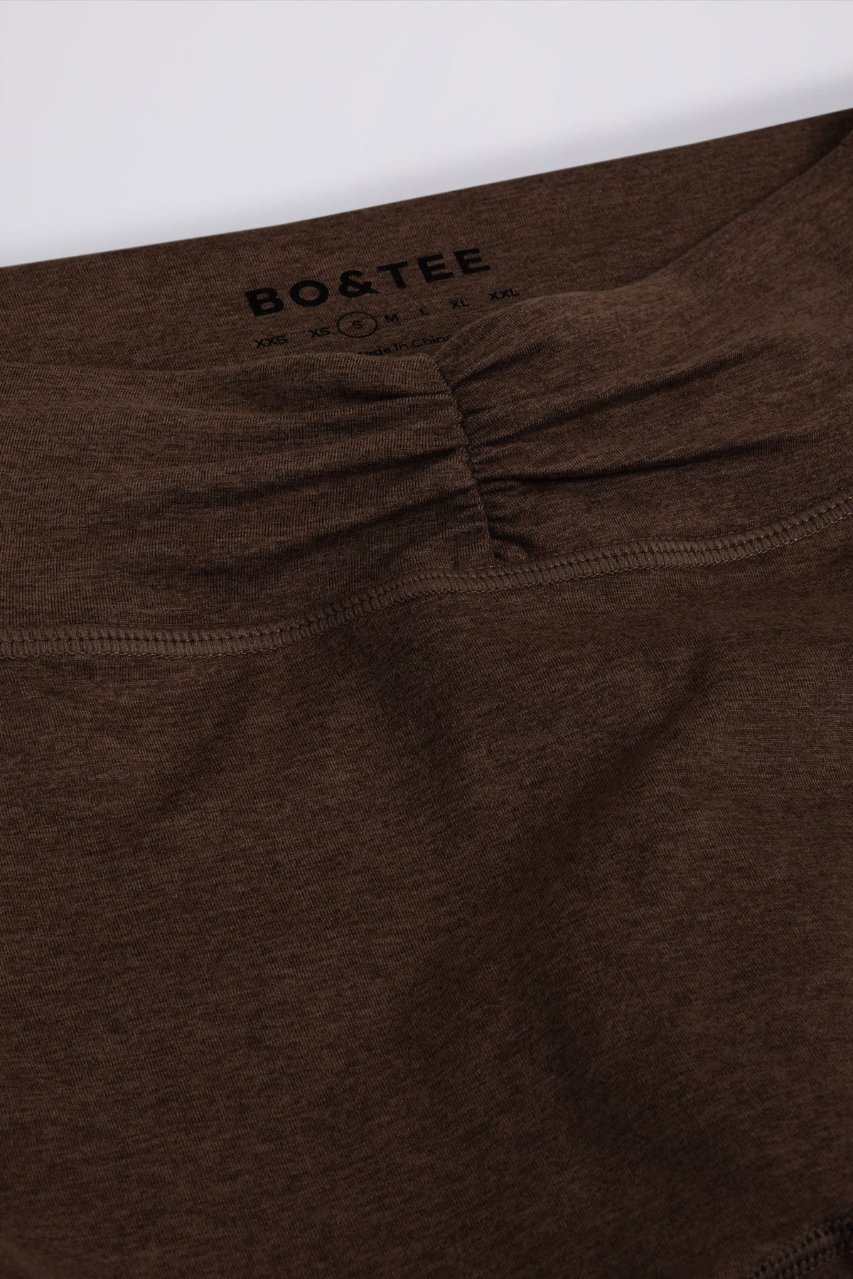 Chic Brushed Jersey Ruched Mid-Rise Leggings in Pecan Marl