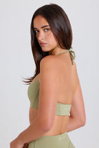 Chic Scoop-Neck Halterneck Sports Bra in Matcha