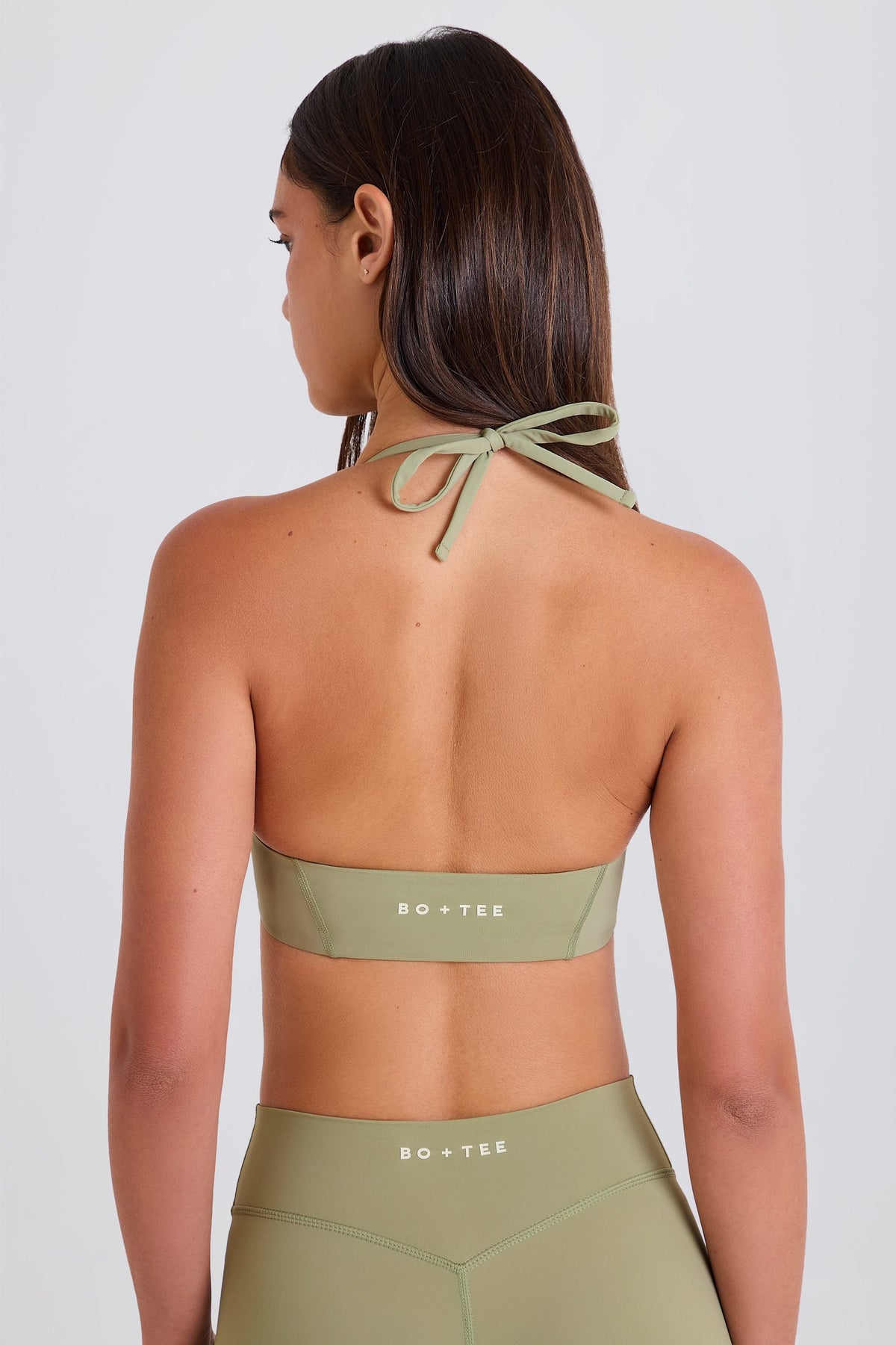 Chic Scoop-Neck Halterneck Sports Bra in Matcha