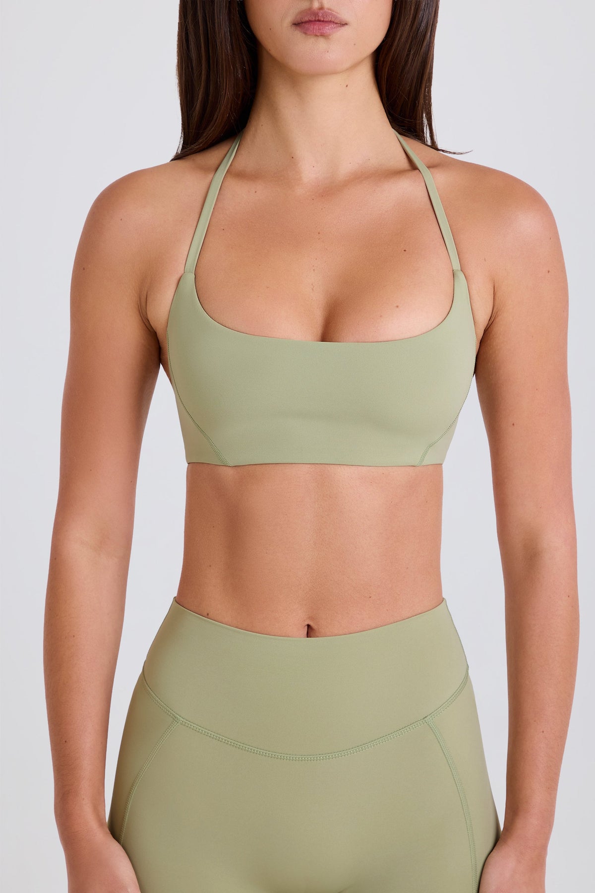 Chic Scoop-Neck Halterneck Sports Bra in Matcha