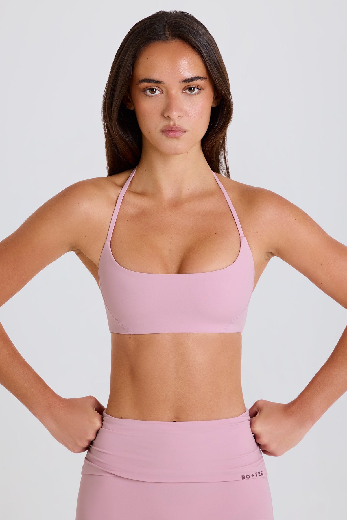 Chic Scoop-Neck Halterneck Sports Bra in Mauve