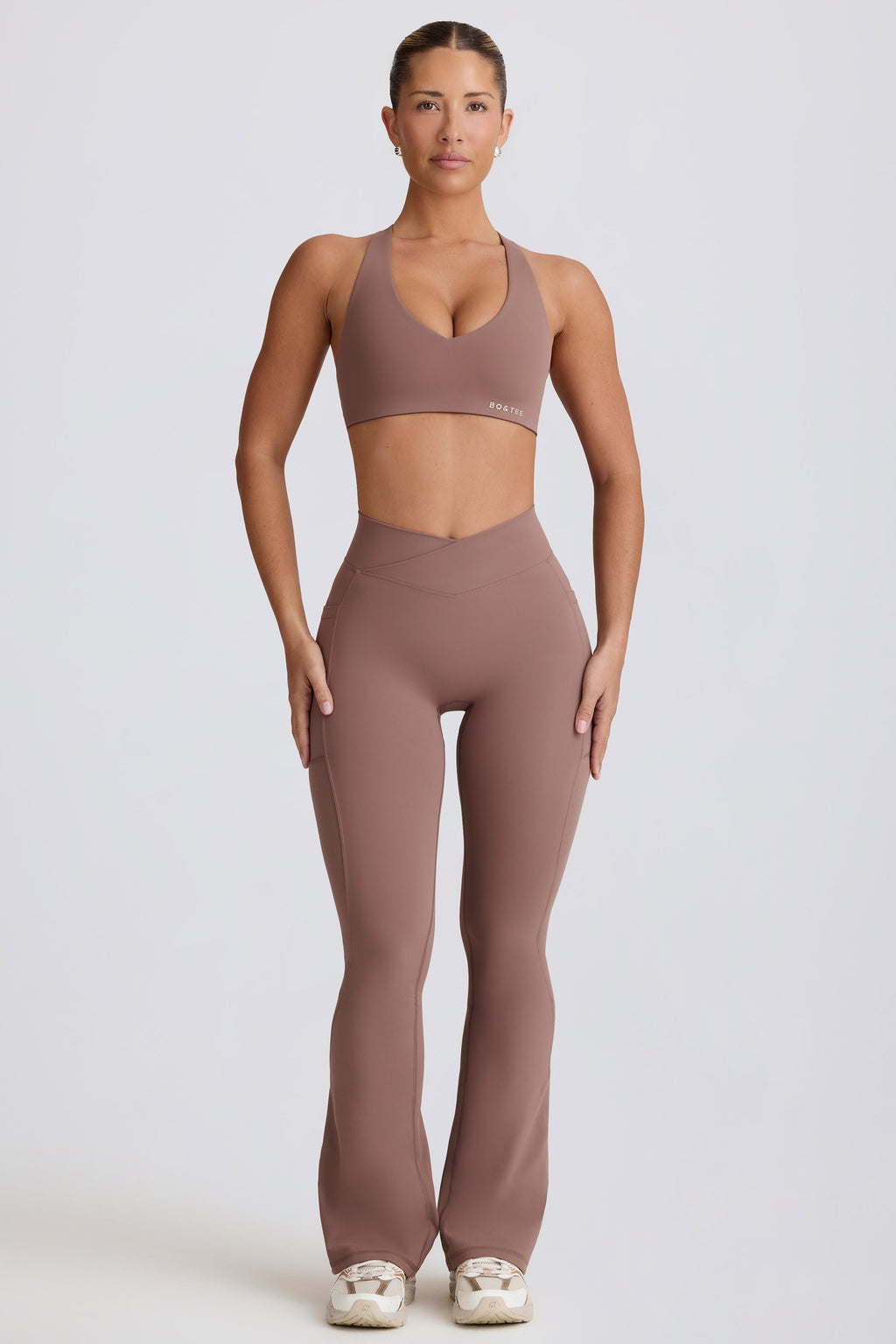 Chic Soft Active V-Waist Pocket Flared Leggings in Mocha