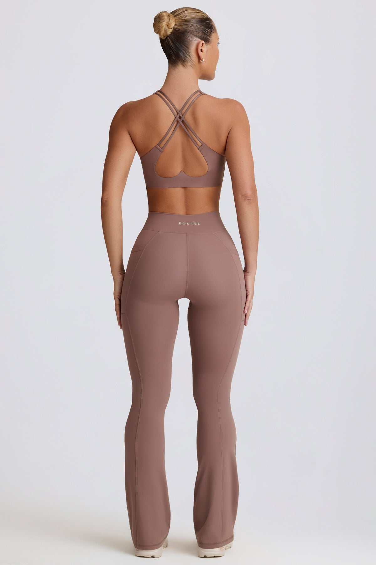 Chic Soft Active V-Waist Pocket Flared Leggings in Mocha