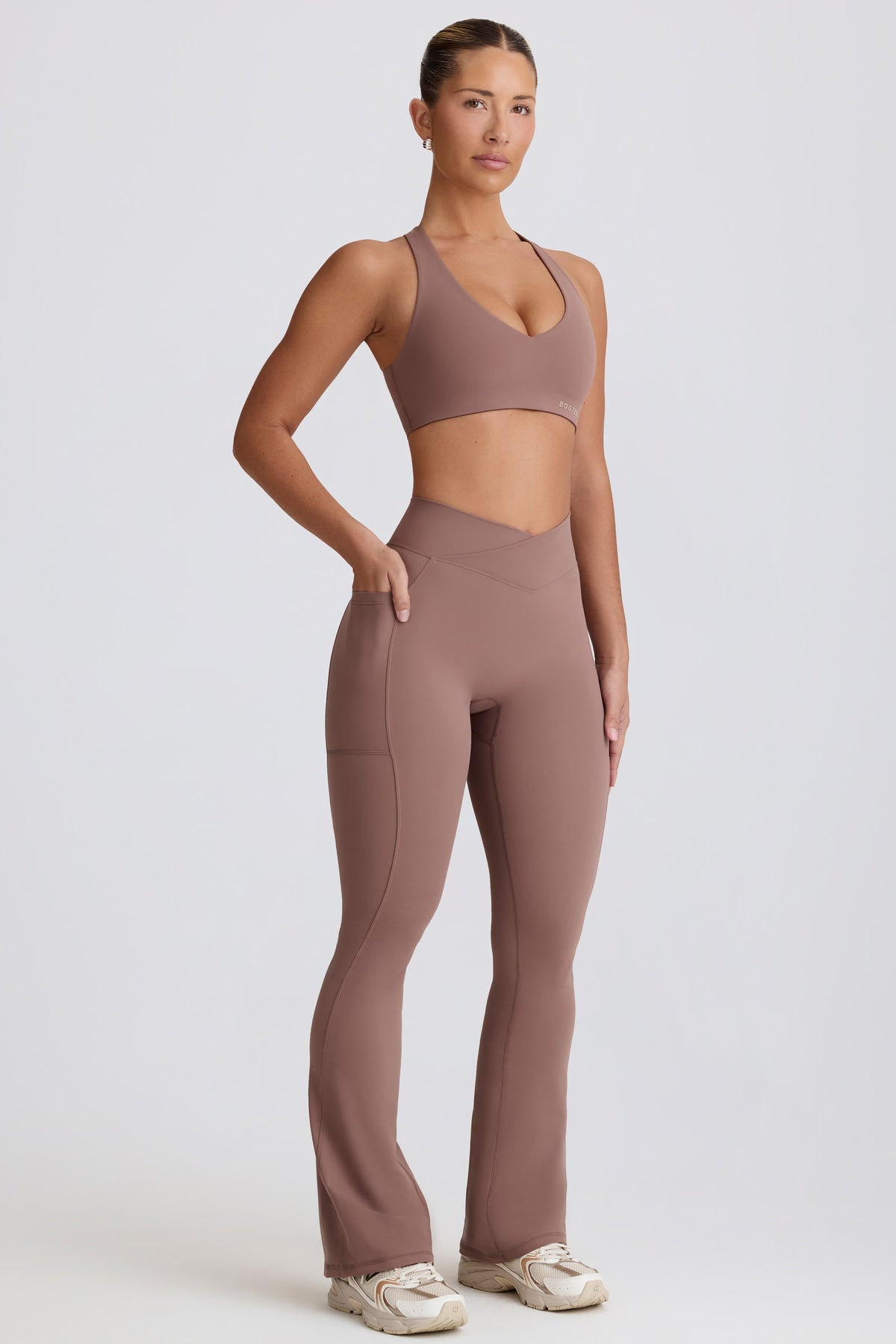 Chic Soft Active V-Waist Pocket Flared Leggings in Mocha