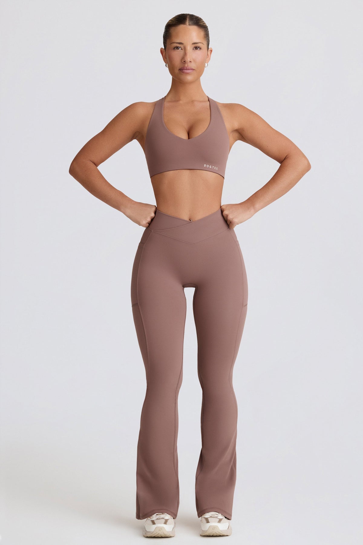 Chic Soft Active V-Waist Pocket Flared Leggings in Mocha