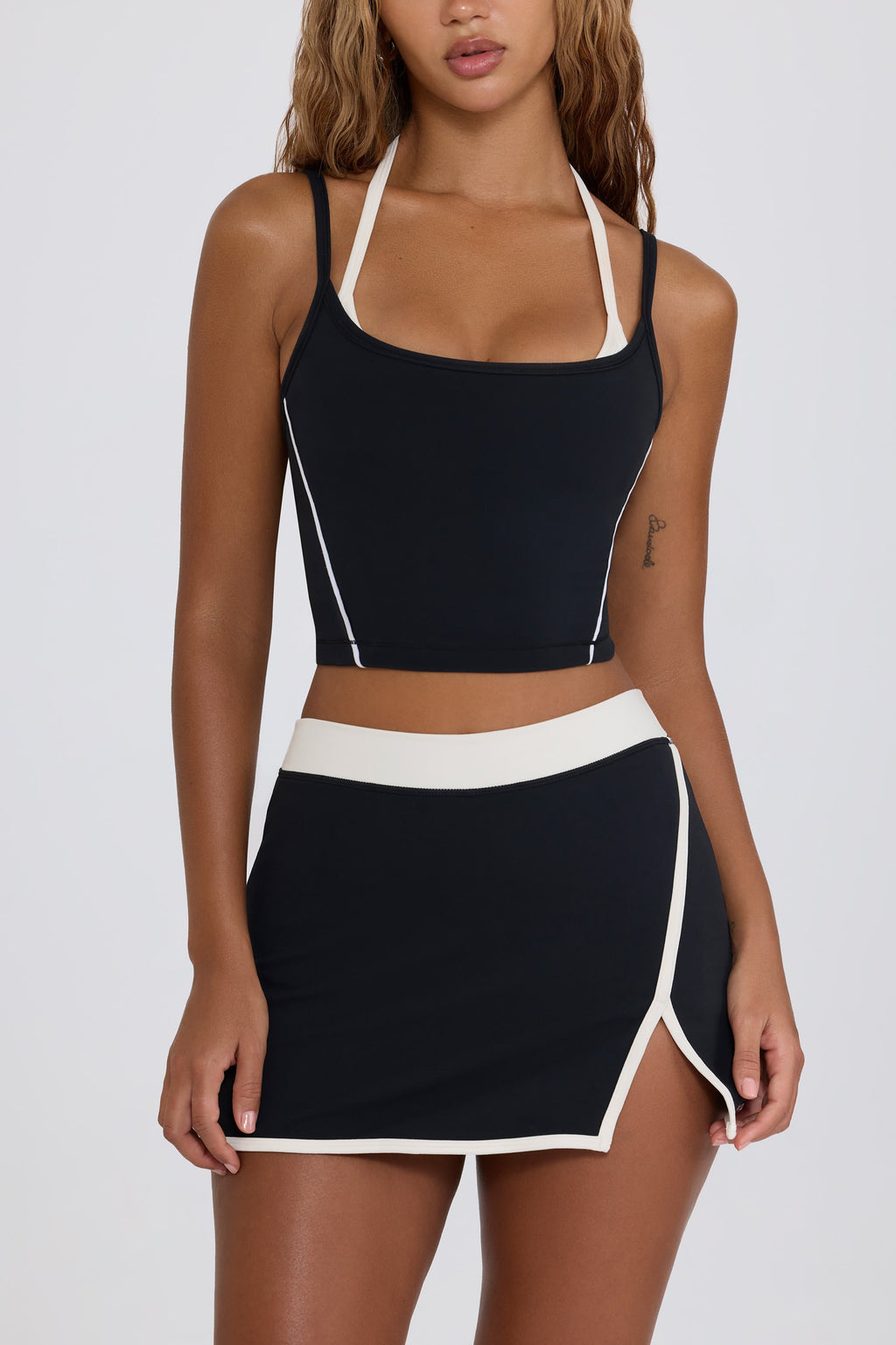 Chic Soft Active Layered Cropped Tank Top in Black