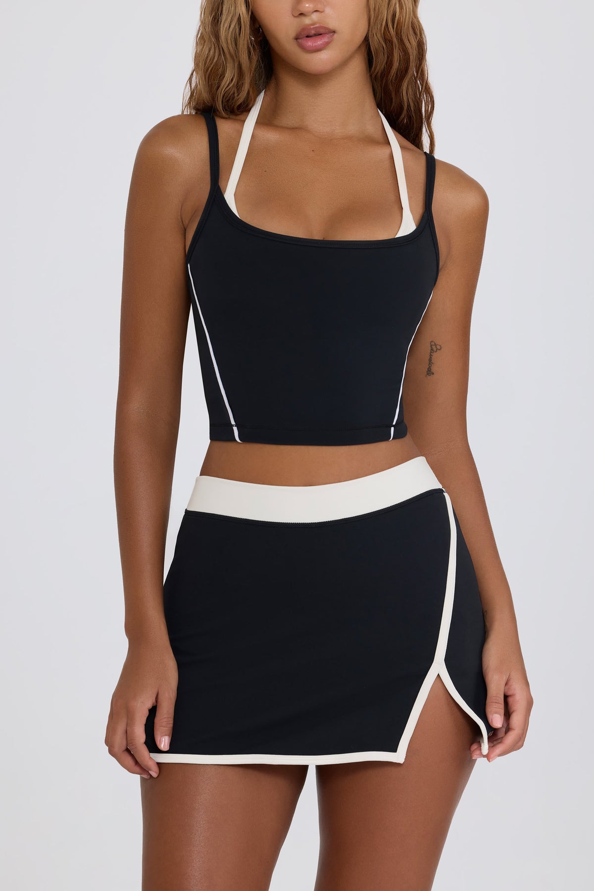 Chic Soft Active Layered Cropped Tank Top in Black