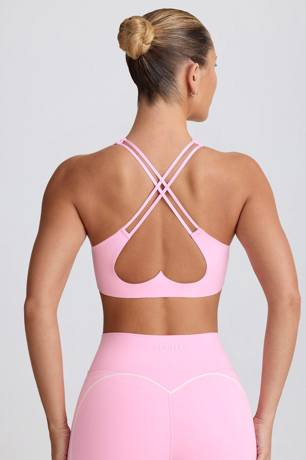 Chic Soft Active V-Neck Sports Bra in Baby Pink