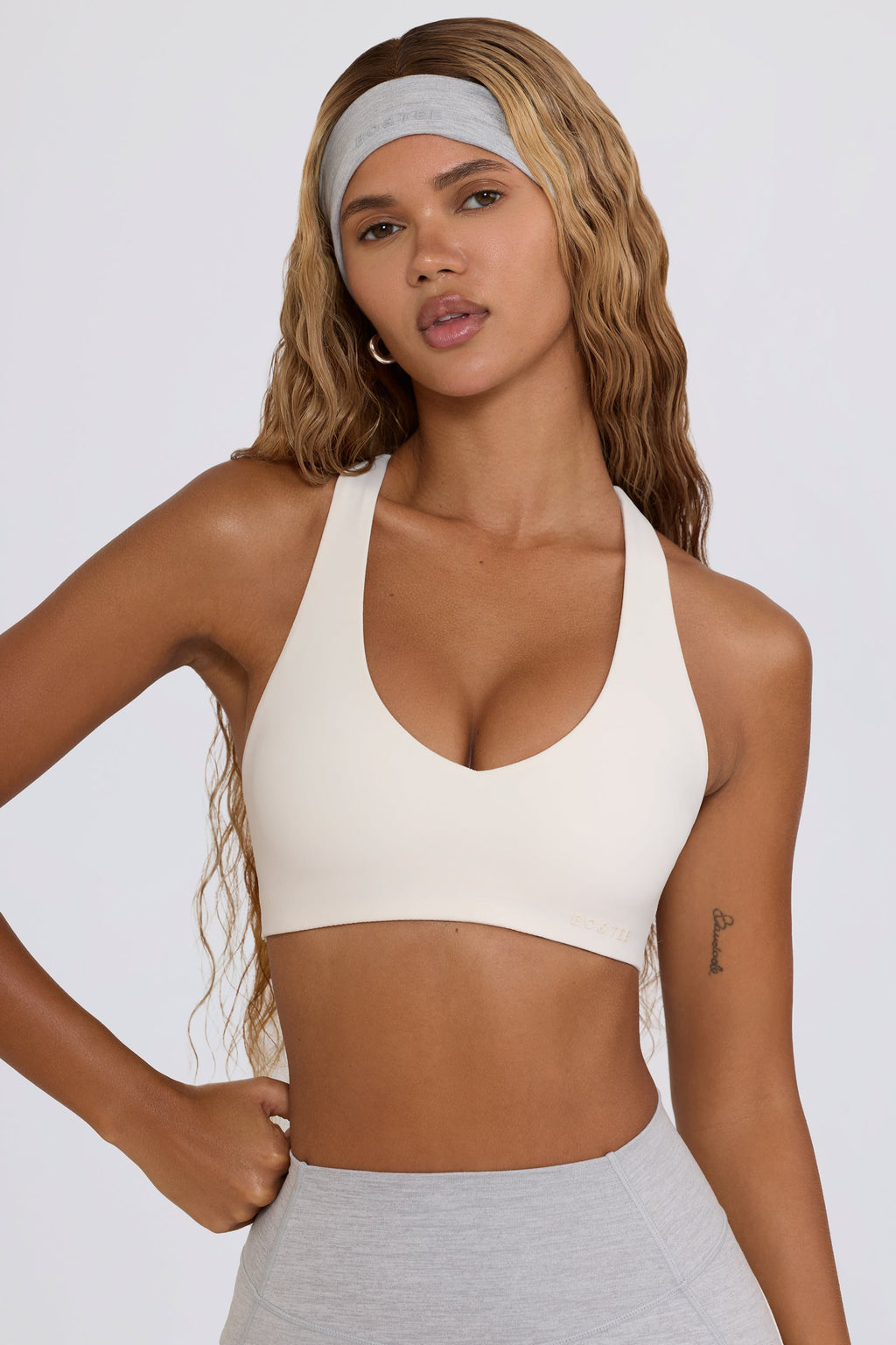 Chic Soft Active V-Neck Sports Bra in White