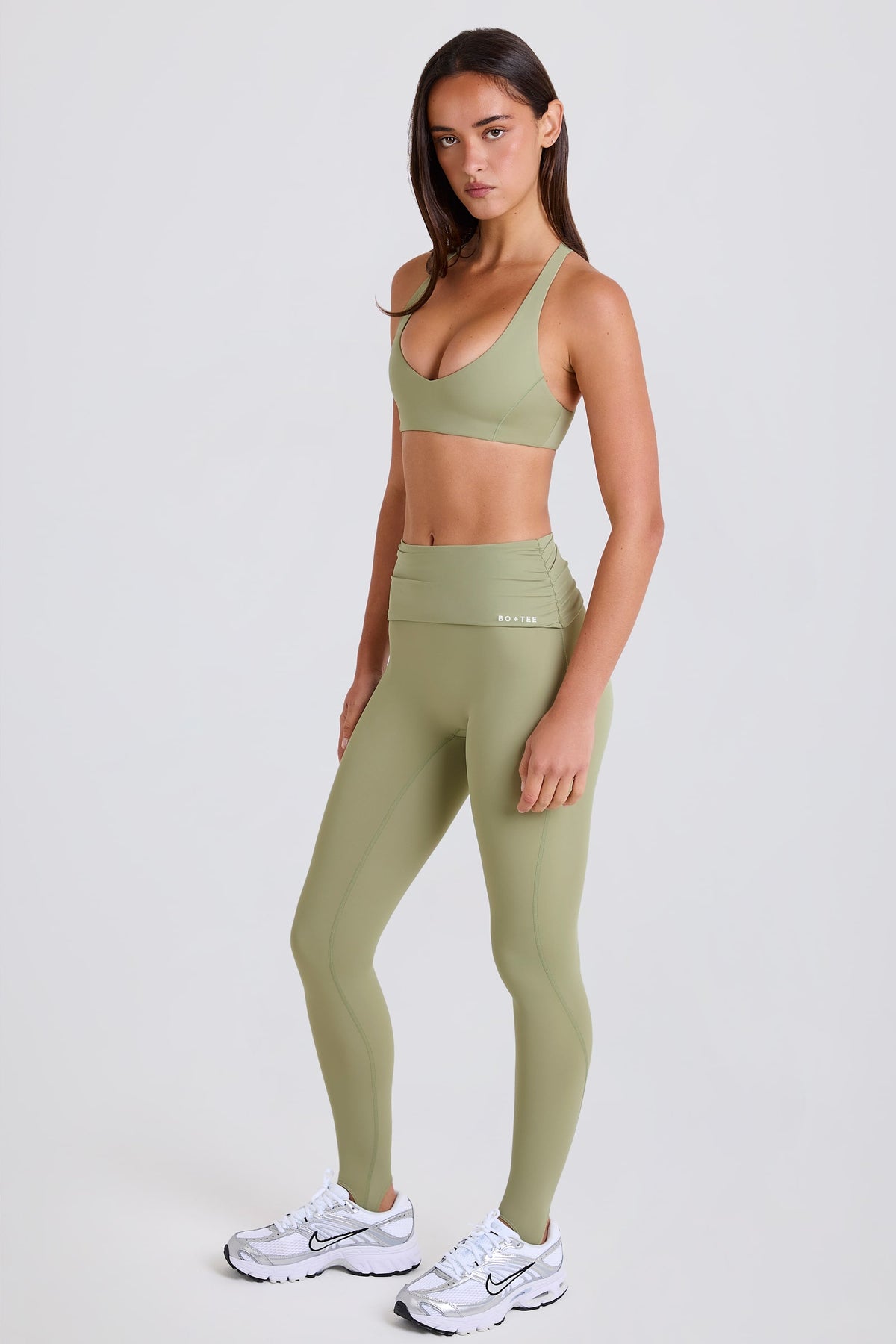Chic Foldover Mid-Rise Stirrup Leggings in Matcha