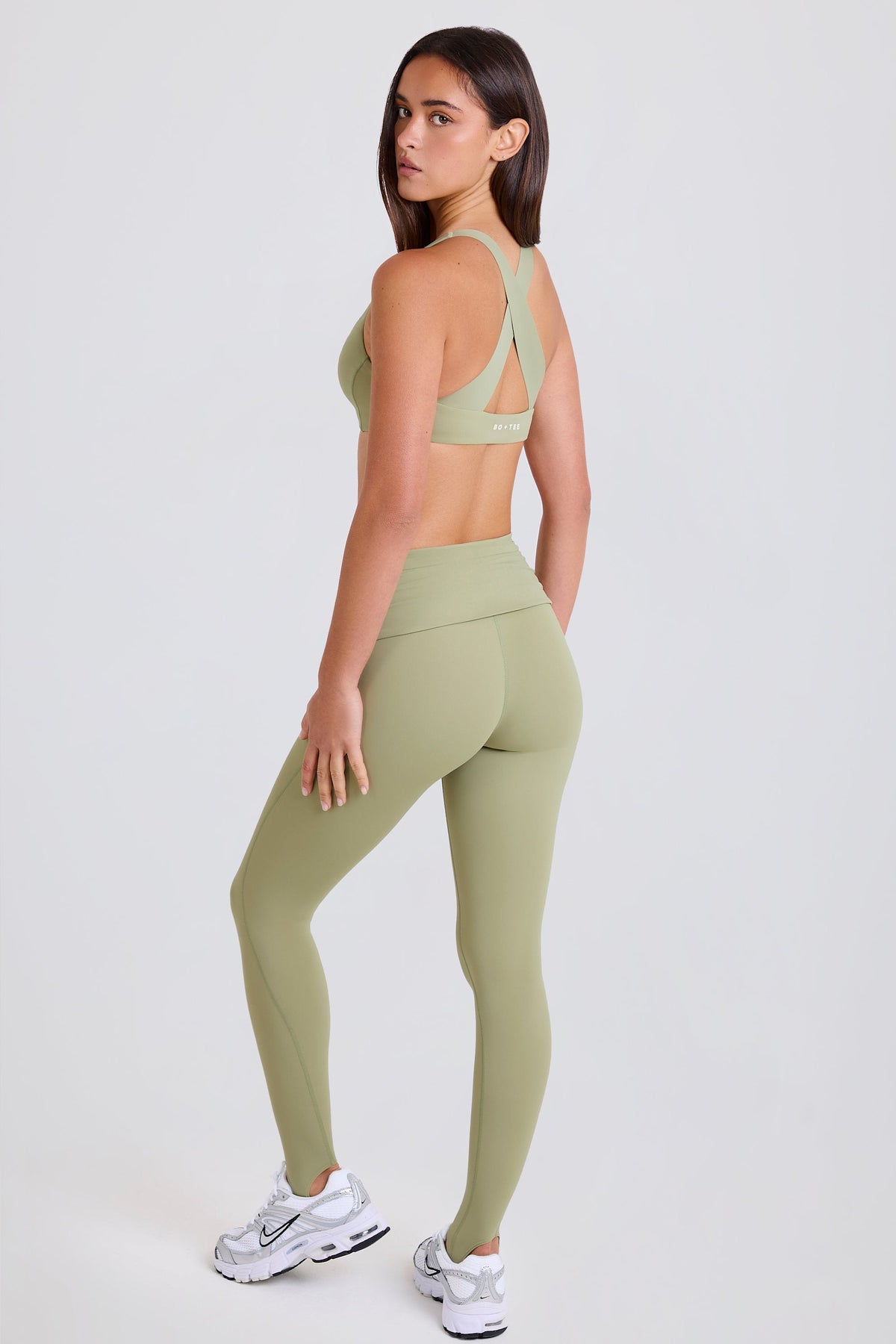 Chic Foldover Mid-Rise Stirrup Leggings in Matcha