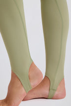 Chic Foldover Mid-Rise Stirrup Leggings in Matcha