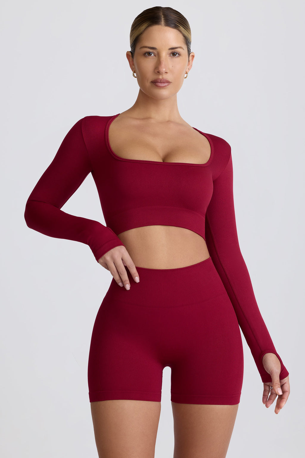Chic Super Sculpt Seamless Long-Sleeve Crop Top in Burgundy