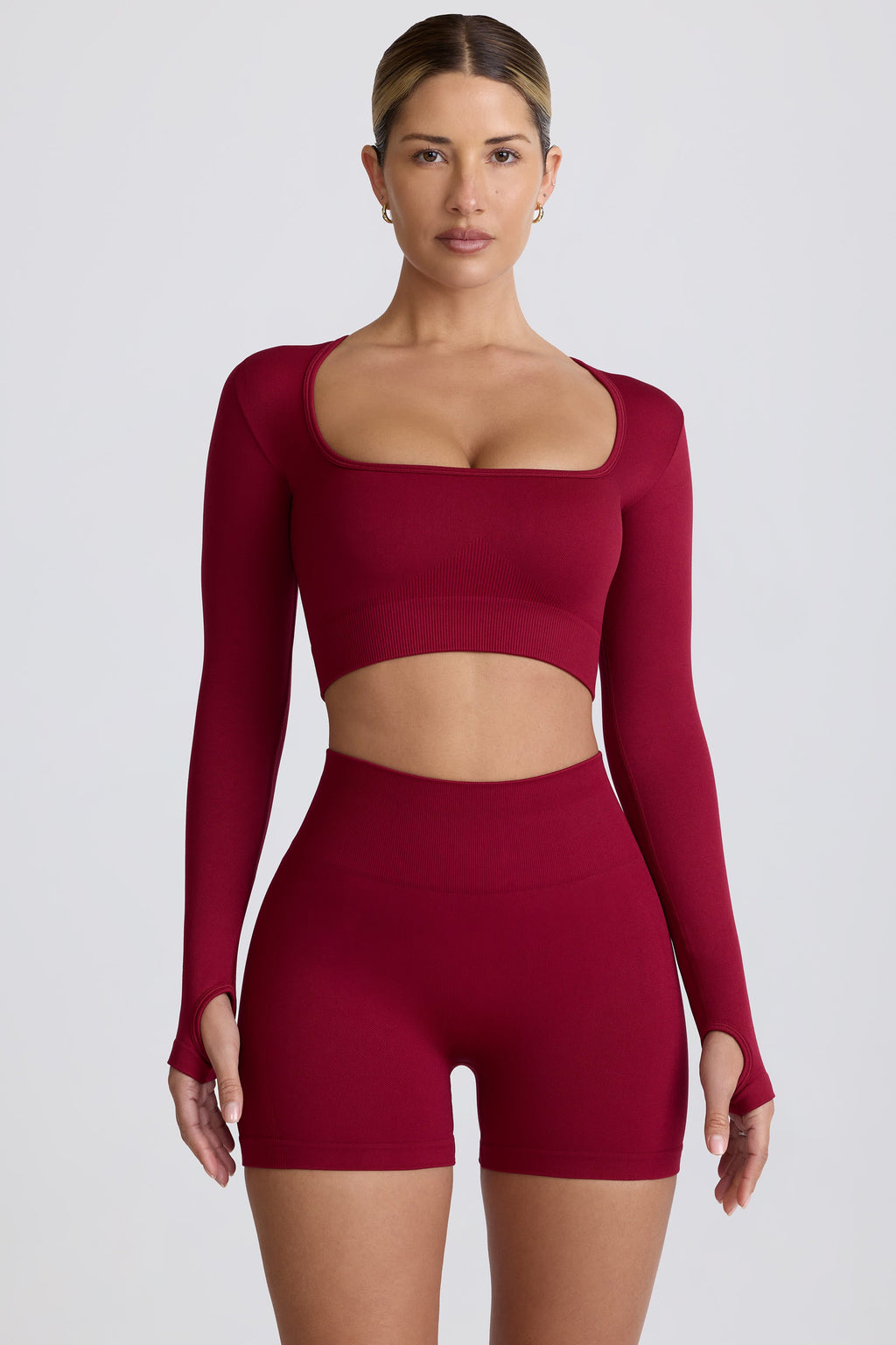 Chic Super Sculpt Seamless Long-Sleeve Crop Top in Burgundy
