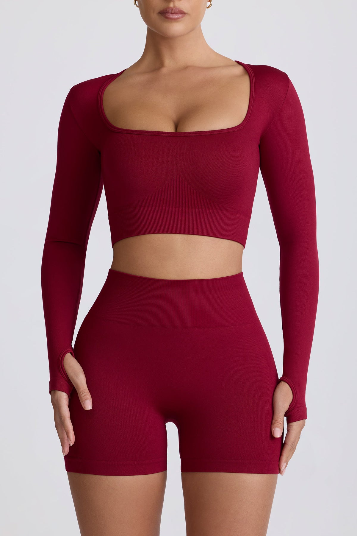 Chic Super Sculpt Seamless Long-Sleeve Crop Top in Burgundy
