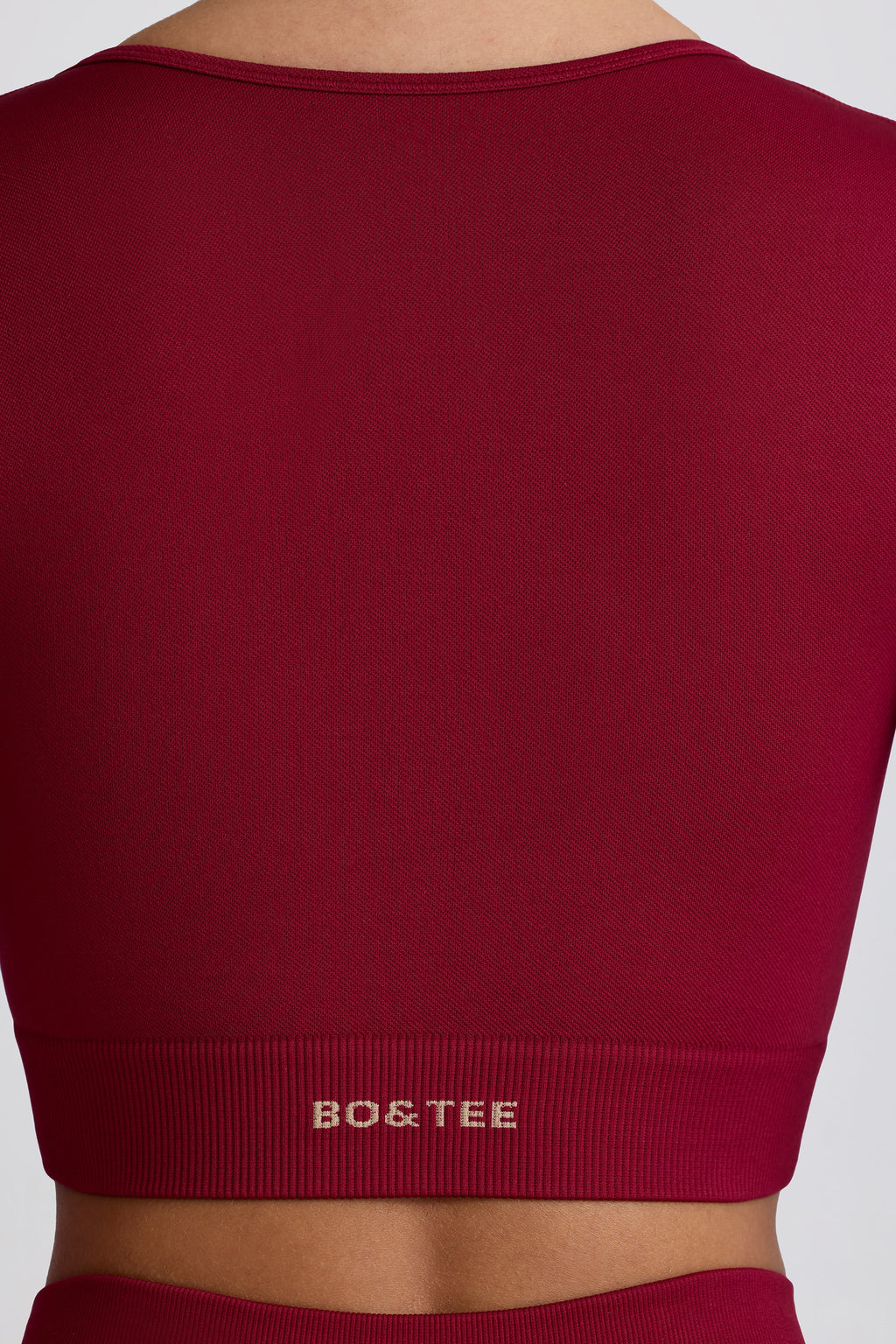 Chic Super Sculpt Seamless Long-Sleeve Crop Top in Burgundy