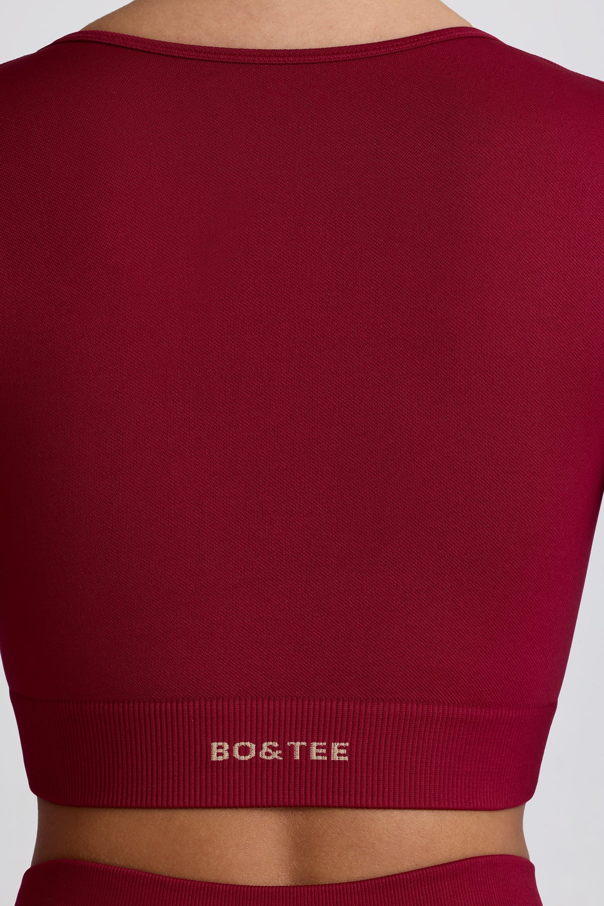 Chic Super Sculpt Seamless Long-Sleeve Crop Top in Burgundy