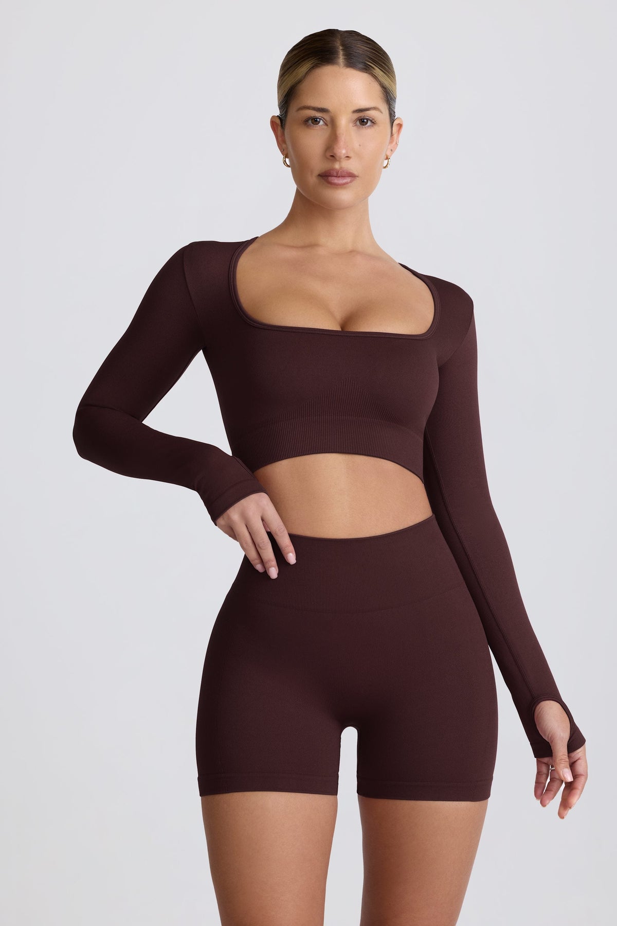 Chic Super Sculpt Seamless Long-Sleeve Crop Top in Chocolate