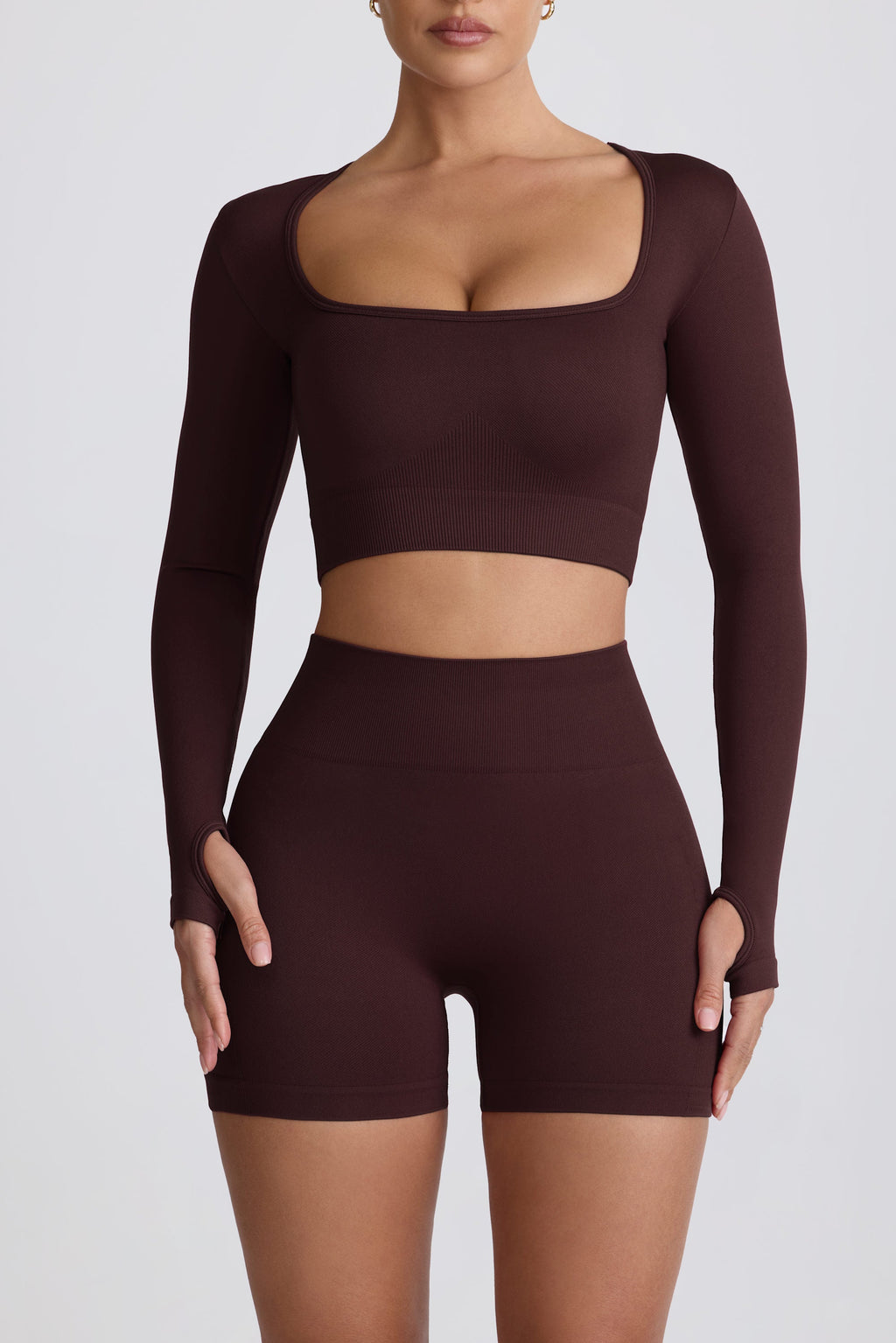 Chic Super Sculpt Seamless Long-Sleeve Crop Top in Chocolate