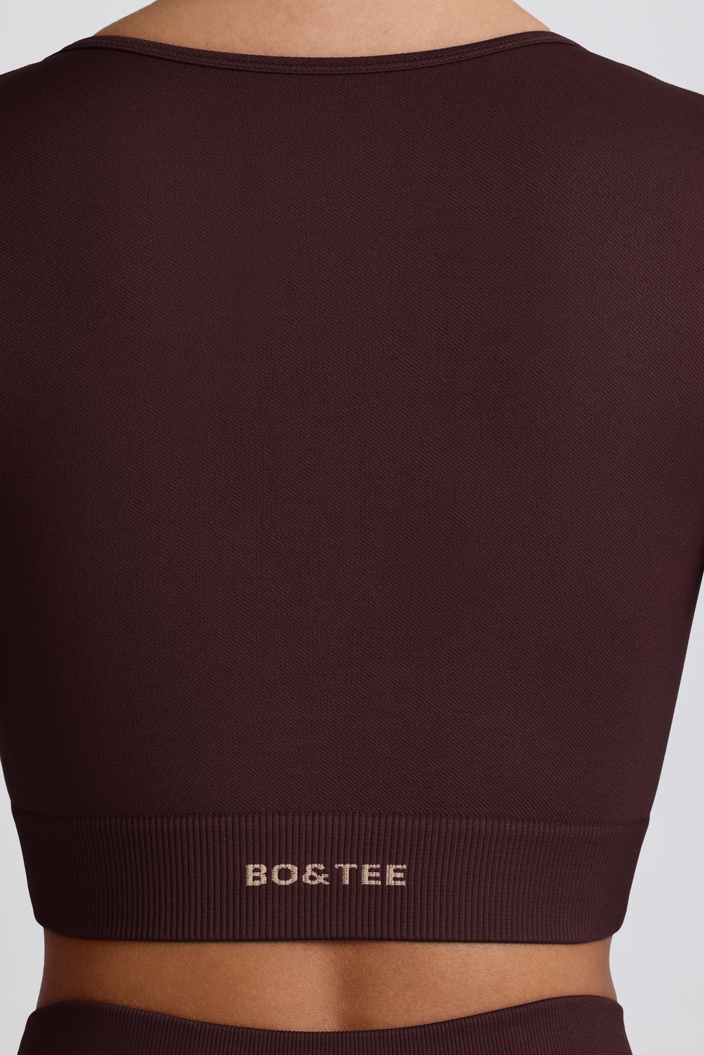Chic Super Sculpt Seamless Long-Sleeve Crop Top in Chocolate