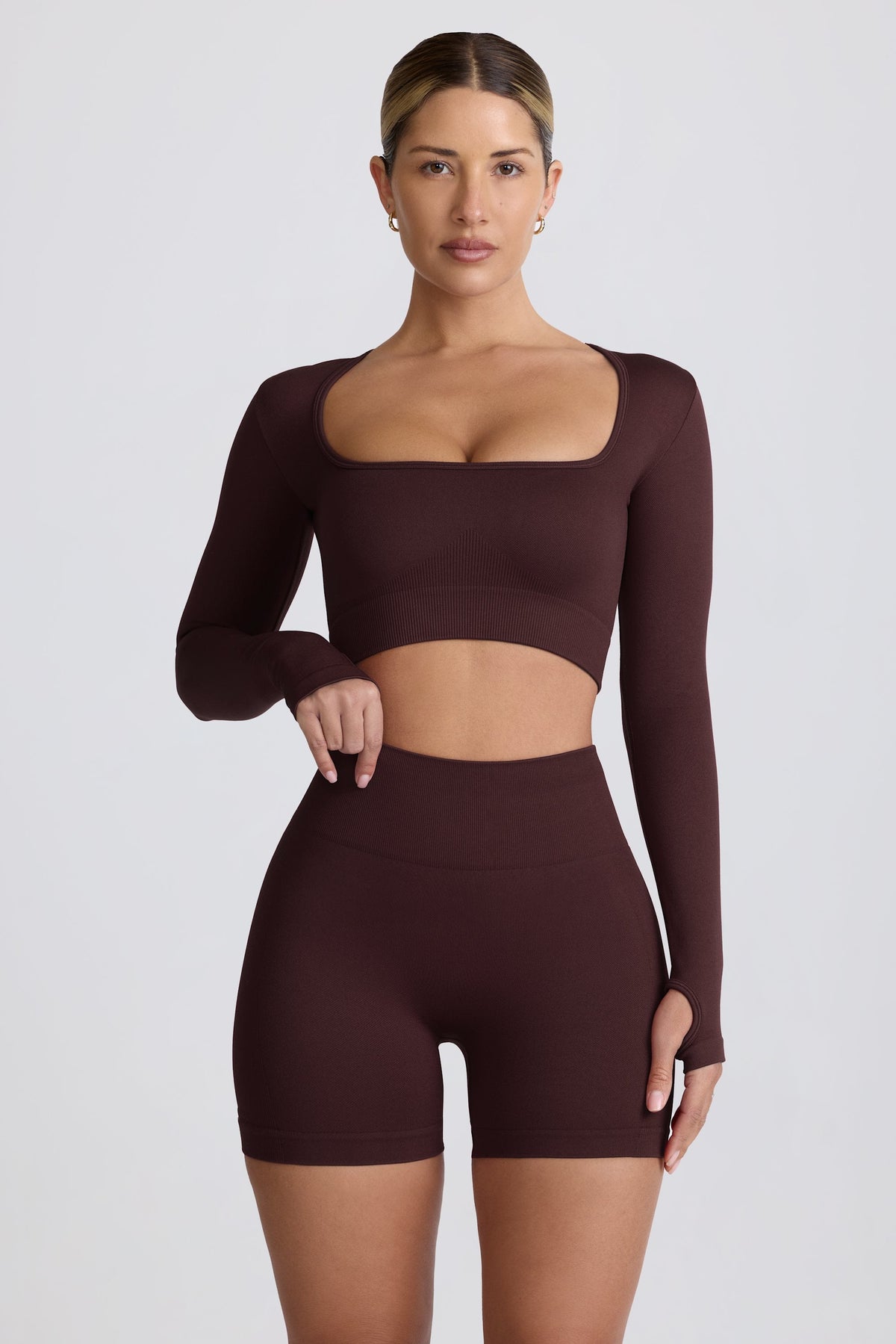 Chic Super Sculpt Seamless Long-Sleeve Crop Top in Chocolate