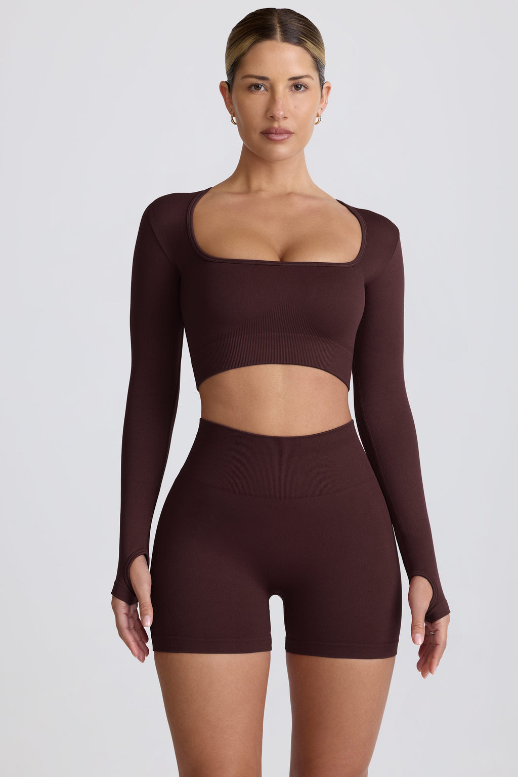 Chic Super Sculpt Seamless Long-Sleeve Crop Top in Chocolate