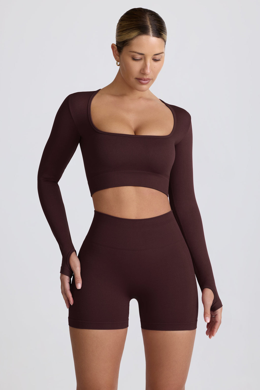 Chic Super Sculpt Seamless Long-Sleeve Crop Top in Chocolate