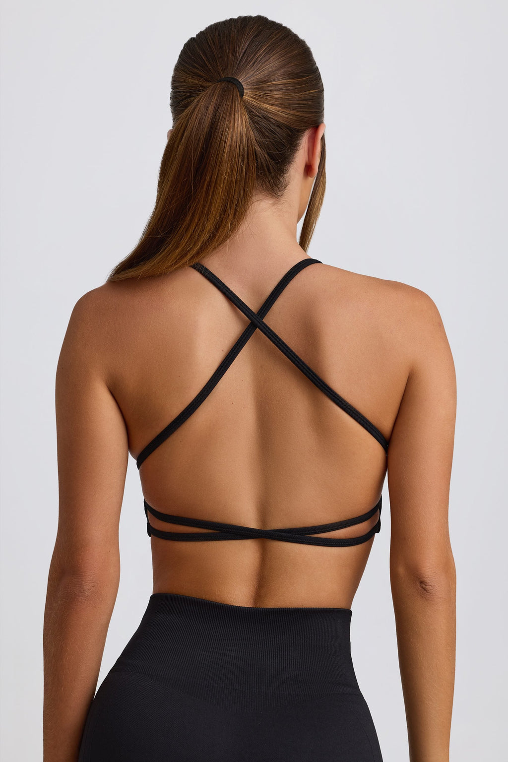Chic Super Sculpt Seamless Backless Sports Bra in Black
