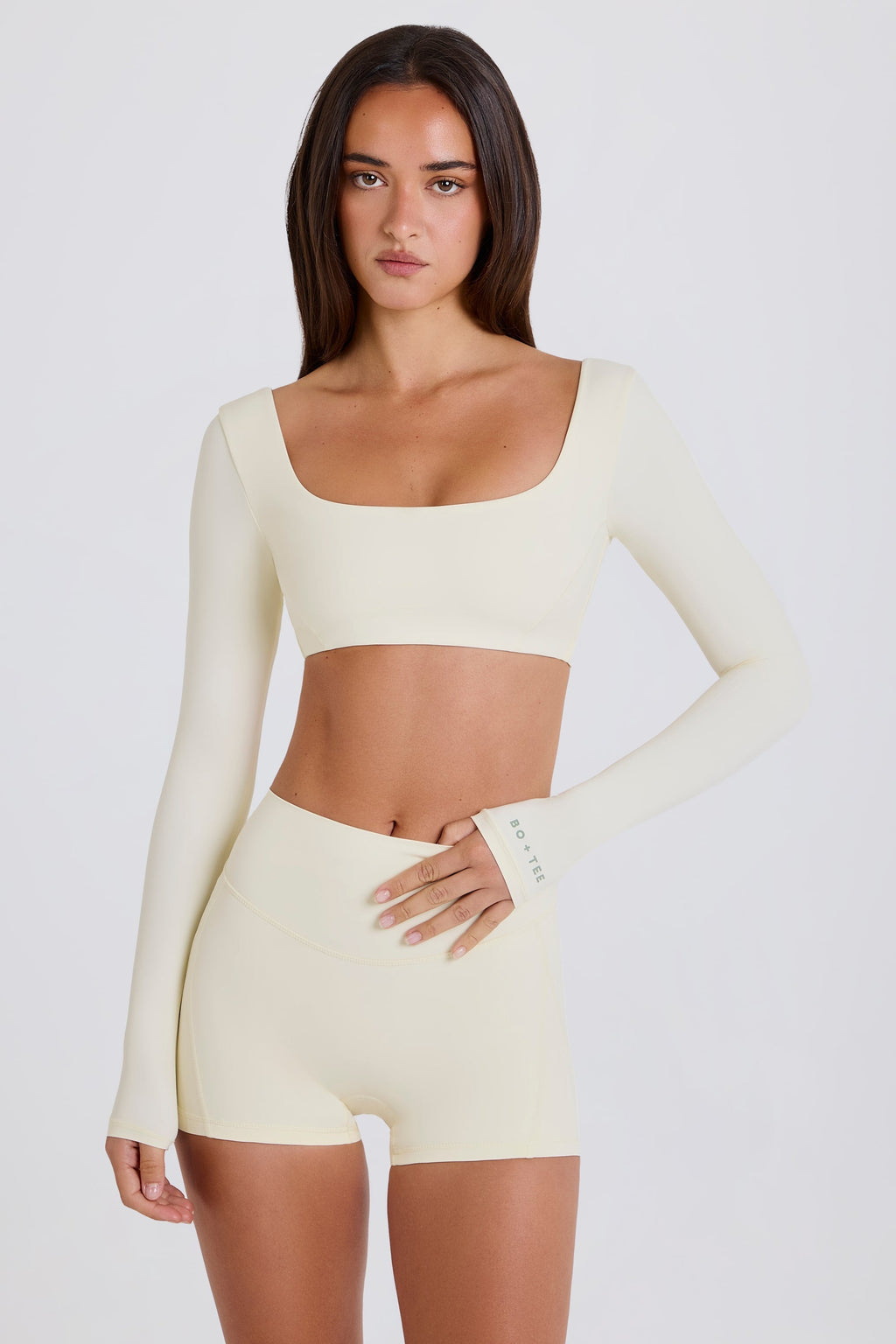 Chic Long-Sleeve Crop Top in Cream