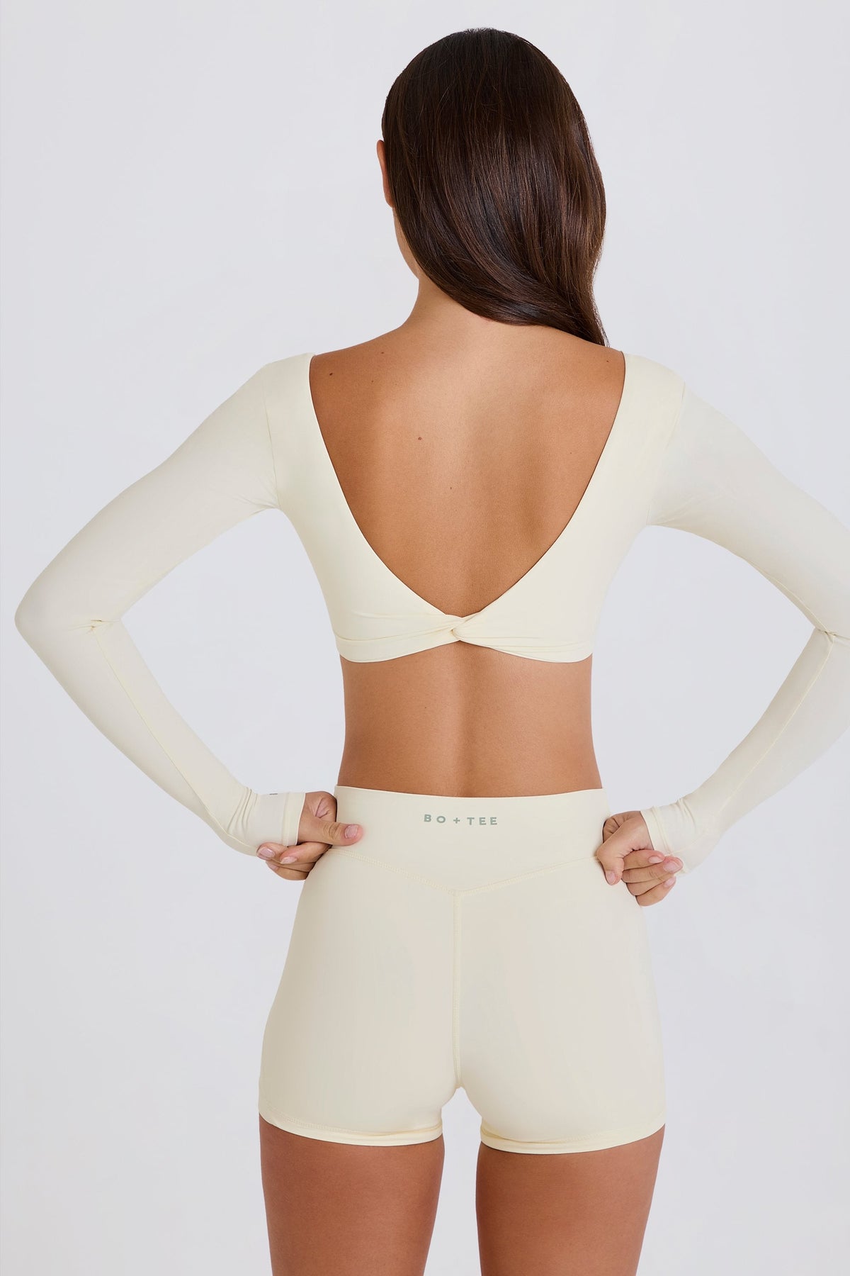 Chic Long-Sleeve Crop Top in Cream